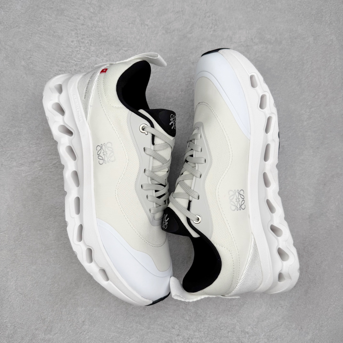 图片[3]-LOEWE x On Cloudtilt 2.0 昂跑罗意威联名 圆头系带生活休闲鞋 此运动品牌 开创于2010年 缓震着陆、强效回弹、轻柔质感的设计构思始终是ON研制关键 与此同时基于“为全球提供革新性的跑步感受”信念 陆续推出了多款跑鞋及其以专业运动人体跑步工程学为设计关键的功能性跑步服饰设备 让跑者不费力气地畅快畅跑 尺码：36 36.5 37.5 38 38.5 39 40 40.5 41 42 42.5 43 44 44.5 45-选品中心