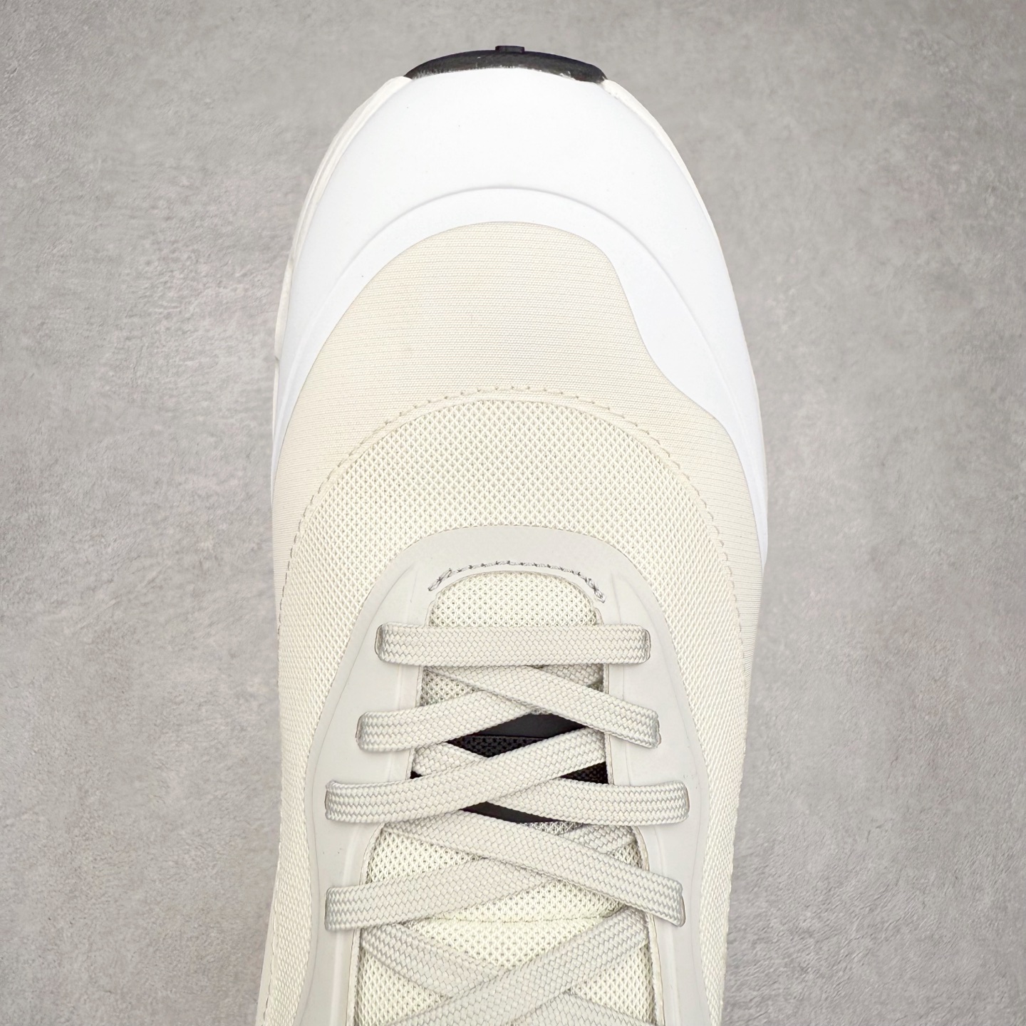 图片[4]-LOEWE x On Cloudtilt 2.0 昂跑罗意威联名 圆头系带生活休闲鞋 此运动品牌 开创于2010年 缓震着陆、强效回弹、轻柔质感的设计构思始终是ON研制关键 与此同时基于“为全球提供革新性的跑步感受”信念 陆续推出了多款跑鞋及其以专业运动人体跑步工程学为设计关键的功能性跑步服饰设备 让跑者不费力气地畅快畅跑 尺码：36 36.5 37.5 38 38.5 39 40 40.5 41 42 42.5 43 44 44.5 45-选品中心