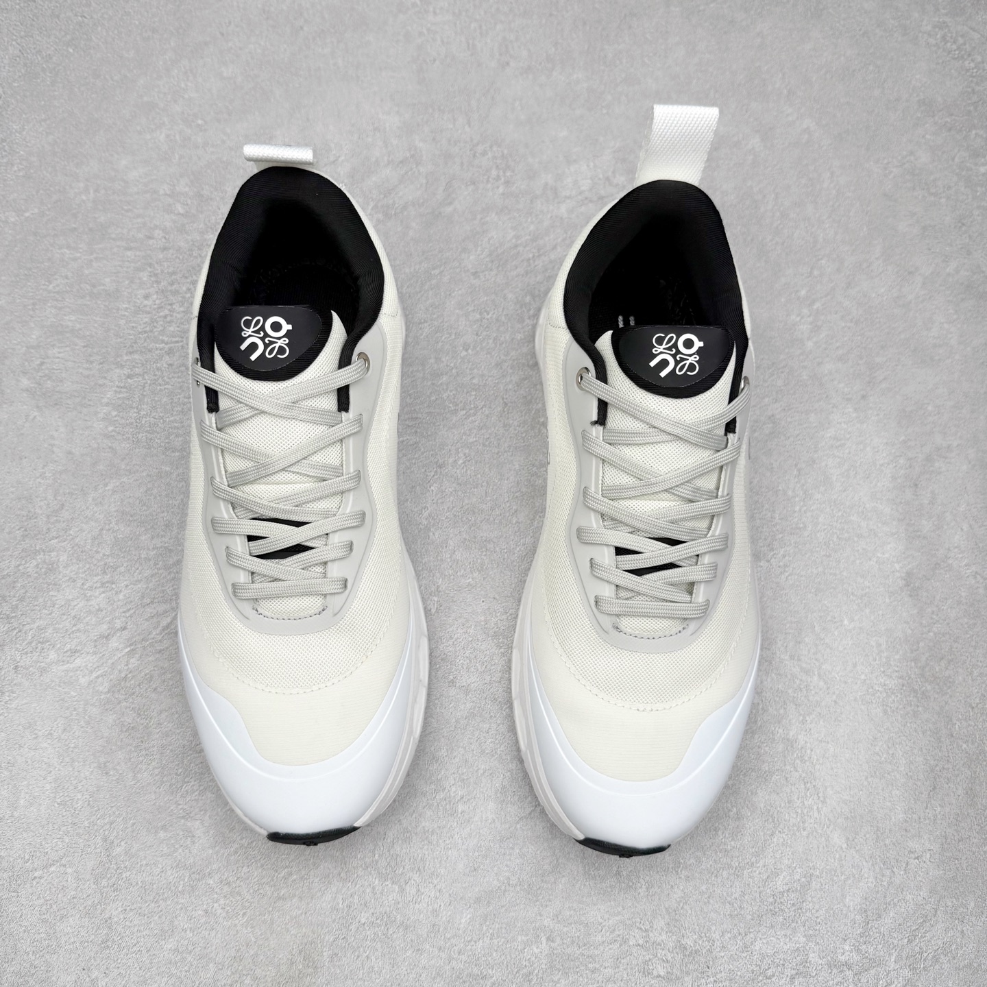 图片[2]-LOEWE x On Cloudtilt 2.0 昂跑罗意威联名 圆头系带生活休闲鞋 此运动品牌 开创于2010年 缓震着陆、强效回弹、轻柔质感的设计构思始终是ON研制关键 与此同时基于“为全球提供革新性的跑步感受”信念 陆续推出了多款跑鞋及其以专业运动人体跑步工程学为设计关键的功能性跑步服饰设备 让跑者不费力气地畅快畅跑 尺码：36 36.5 37.5 38 38.5 39 40 40.5 41 42 42.5 43 44 44.5 45-选品中心