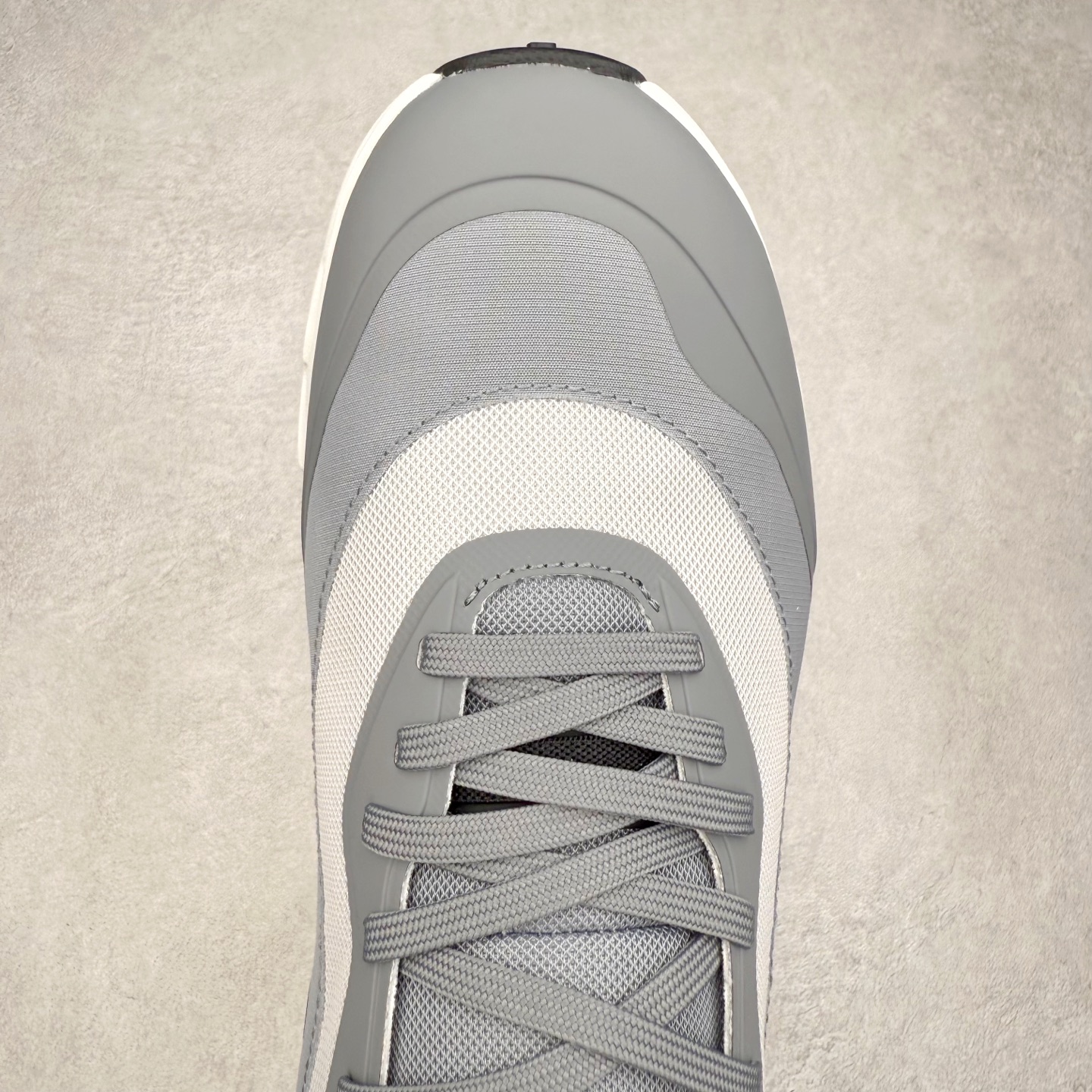 图片[4]-LOEWE x On Cloudtilt 2.0 昂跑罗意威联名 圆头系带生活休闲鞋 此运动品牌 开创于2010年 缓震着陆、强效回弹、轻柔质感的设计构思始终是ON研制关键 与此同时基于“为全球提供革新性的跑步感受”信念 陆续推出了多款跑鞋及其以专业运动人体跑步工程学为设计关键的功能性跑步服饰设备 让跑者不费力气地畅快畅跑 尺码：36 36.5 37.5 38 38.5 39 40 40.5 41 42 42.5 43 44 44.5 45-选品中心