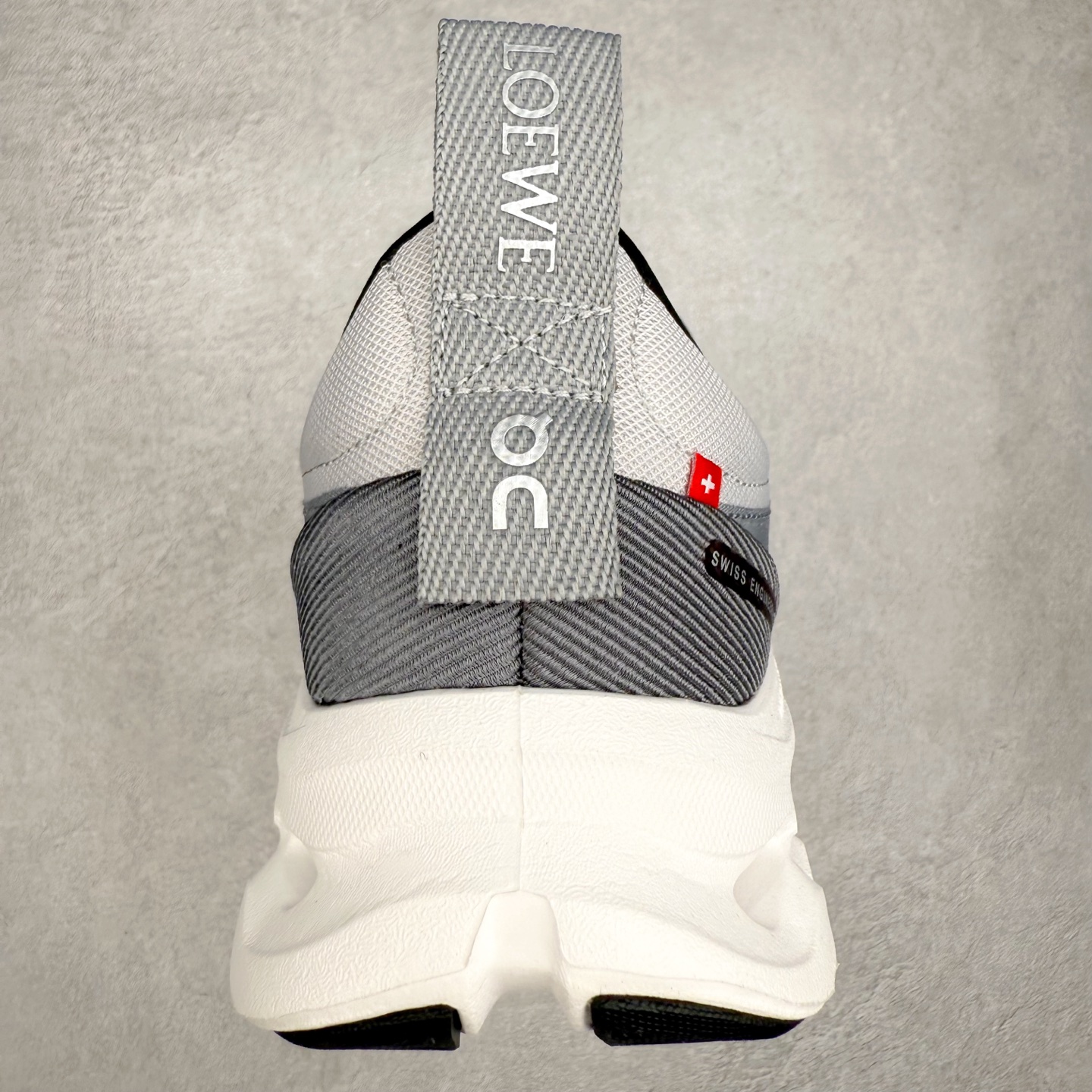 图片[8]-LOEWE x On Cloudtilt 2.0 昂跑罗意威联名 圆头系带生活休闲鞋 此运动品牌 开创于2010年 缓震着陆、强效回弹、轻柔质感的设计构思始终是ON研制关键 与此同时基于“为全球提供革新性的跑步感受”信念 陆续推出了多款跑鞋及其以专业运动人体跑步工程学为设计关键的功能性跑步服饰设备 让跑者不费力气地畅快畅跑 尺码：36 36.5 37.5 38 38.5 39 40 40.5 41 42 42.5 43 44 44.5 45-选品中心