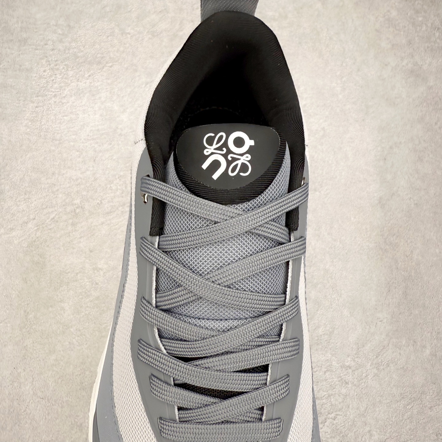 图片[5]-LOEWE x On Cloudtilt 2.0 昂跑罗意威联名 圆头系带生活休闲鞋 此运动品牌 开创于2010年 缓震着陆、强效回弹、轻柔质感的设计构思始终是ON研制关键 与此同时基于“为全球提供革新性的跑步感受”信念 陆续推出了多款跑鞋及其以专业运动人体跑步工程学为设计关键的功能性跑步服饰设备 让跑者不费力气地畅快畅跑 尺码：36 36.5 37.5 38 38.5 39 40 40.5 41 42 42.5 43 44 44.5 45-选品中心