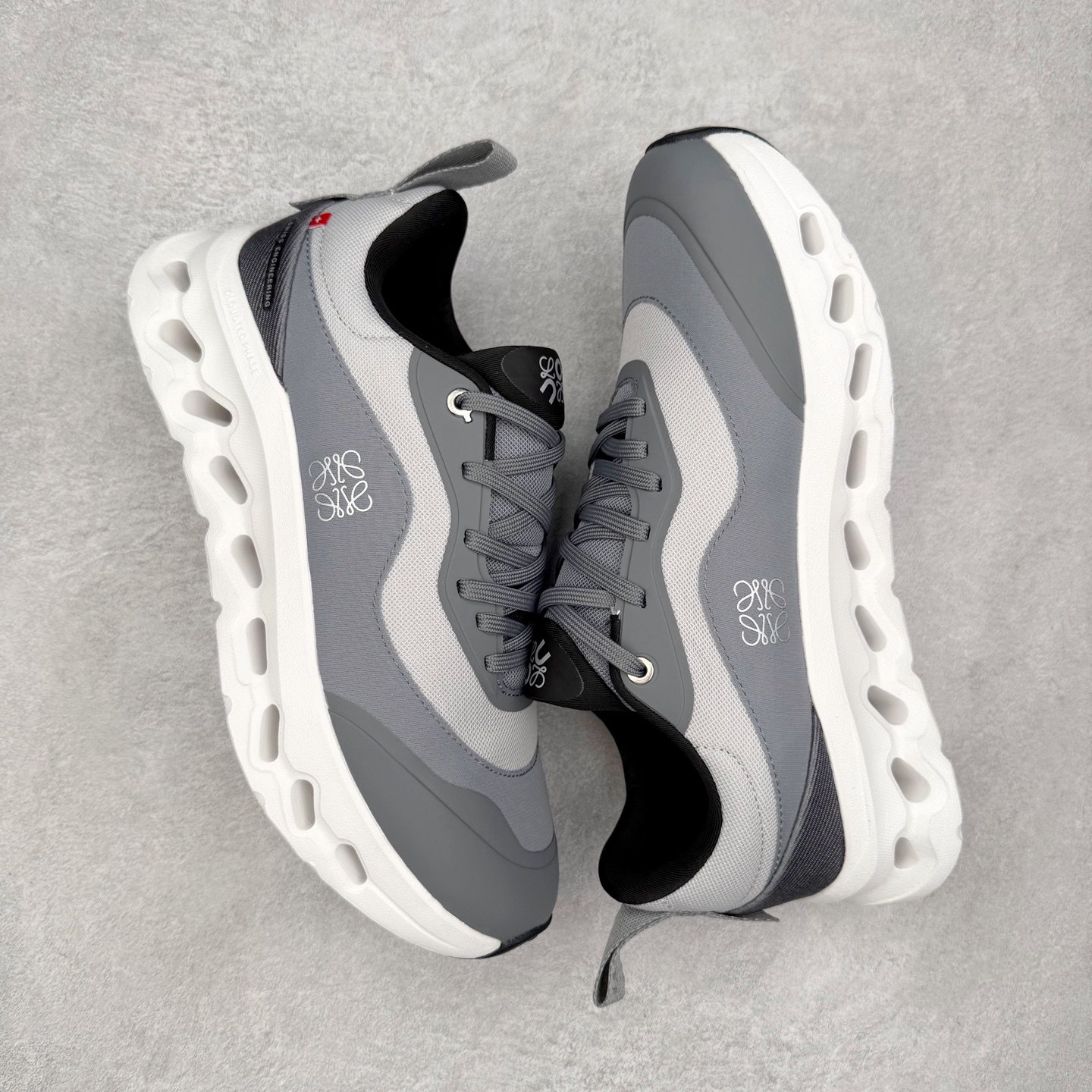 图片[3]-LOEWE x On Cloudtilt 2.0 昂跑罗意威联名 圆头系带生活休闲鞋 此运动品牌 开创于2010年 缓震着陆、强效回弹、轻柔质感的设计构思始终是ON研制关键 与此同时基于“为全球提供革新性的跑步感受”信念 陆续推出了多款跑鞋及其以专业运动人体跑步工程学为设计关键的功能性跑步服饰设备 让跑者不费力气地畅快畅跑 尺码：36 36.5 37.5 38 38.5 39 40 40.5 41 42 42.5 43 44 44.5 45-选品中心