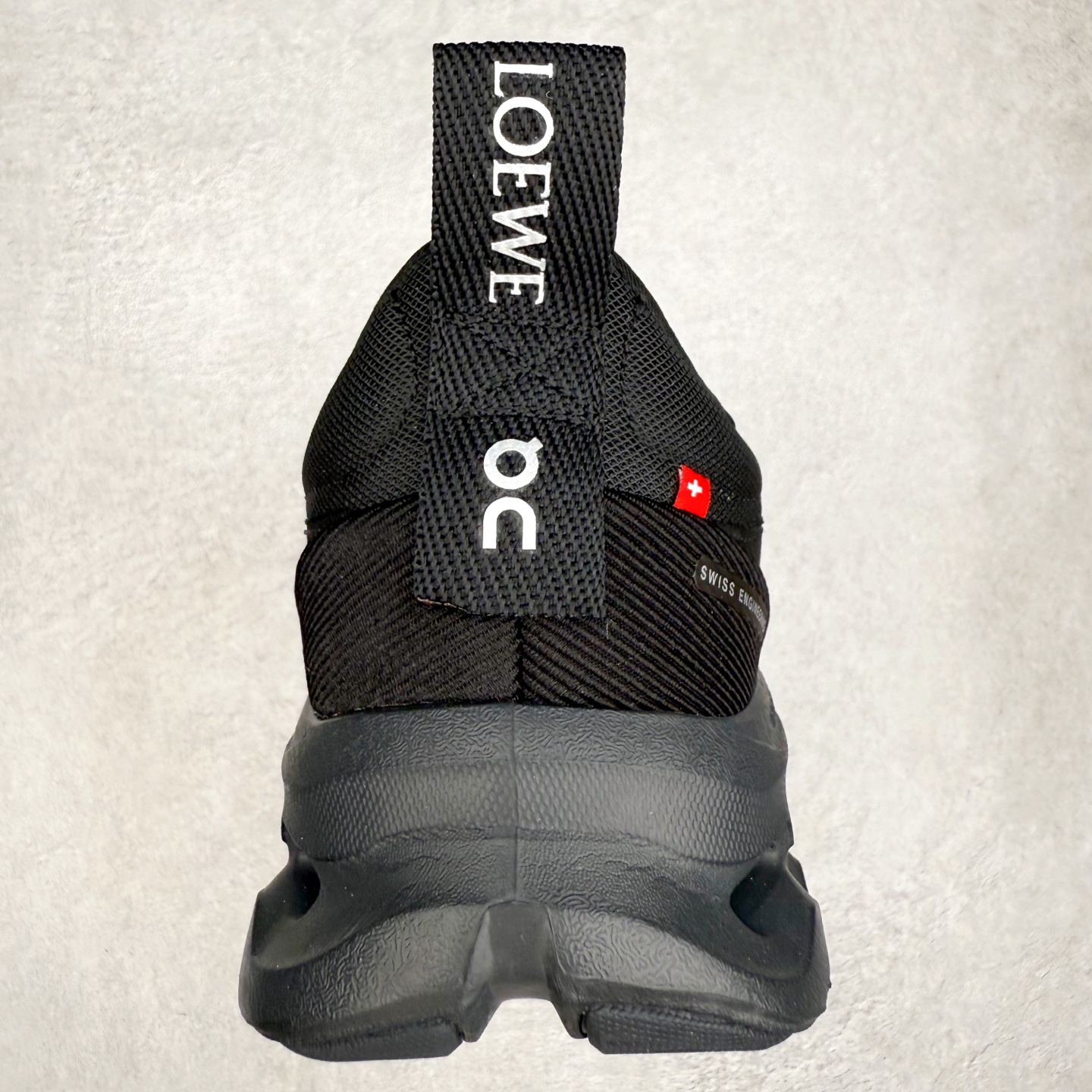 图片[8]-LOEWE x On Cloudtilt 2.0 昂跑罗意威联名 圆头系带生活休闲鞋 此运动品牌 开创于2010年 缓震着陆、强效回弹、轻柔质感的设计构思始终是ON研制关键 与此同时基于“为全球提供革新性的跑步感受”信念 陆续推出了多款跑鞋及其以专业运动人体跑步工程学为设计关键的功能性跑步服饰设备 让跑者不费力气地畅快畅跑 尺码：36 36.5 37.5 38 38.5 39 40 40.5 41 42 42.5 43 44 44.5 45-选品中心