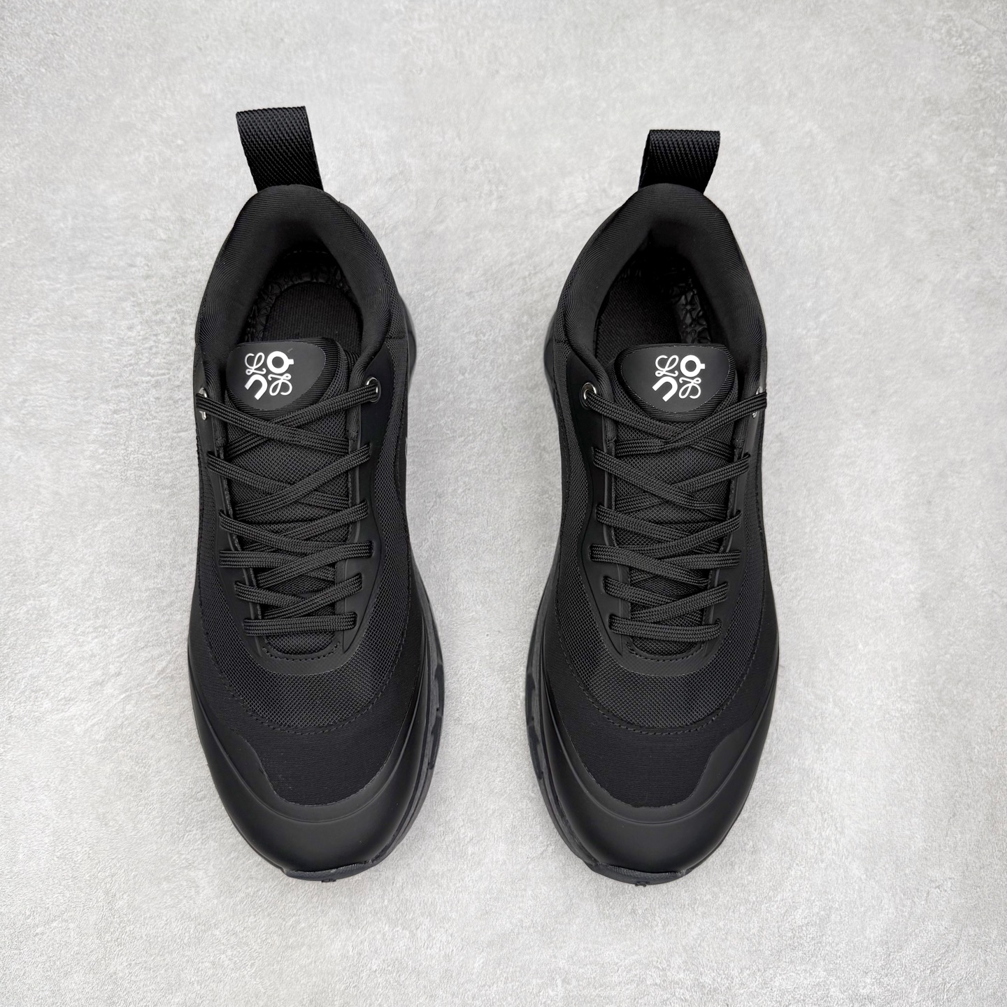 图片[2]-LOEWE x On Cloudtilt 2.0 昂跑罗意威联名 圆头系带生活休闲鞋 此运动品牌 开创于2010年 缓震着陆、强效回弹、轻柔质感的设计构思始终是ON研制关键 与此同时基于“为全球提供革新性的跑步感受”信念 陆续推出了多款跑鞋及其以专业运动人体跑步工程学为设计关键的功能性跑步服饰设备 让跑者不费力气地畅快畅跑 尺码：36 36.5 37.5 38 38.5 39 40 40.5 41 42 42.5 43 44 44.5 45-选品中心