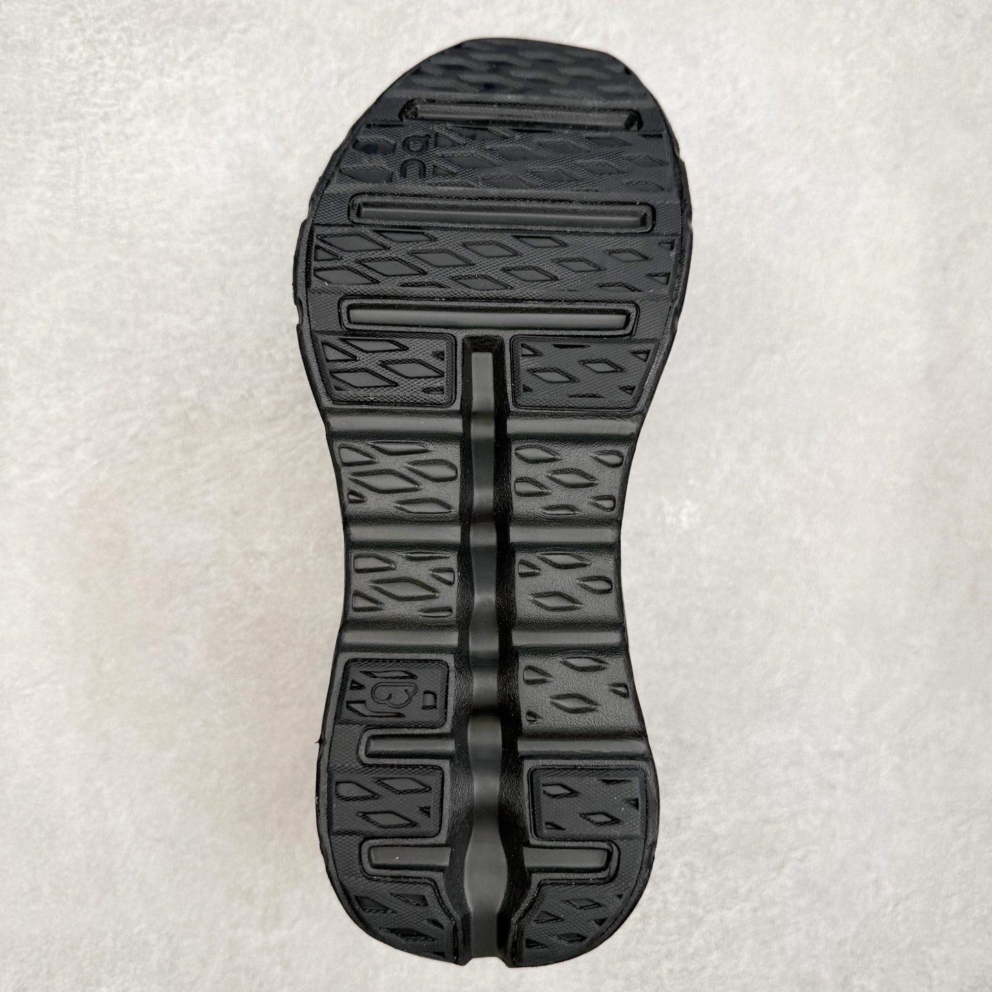 图片[9]-LOEWE x On Cloudtilt 2.0 昂跑罗意威联名 圆头系带生活休闲鞋 此运动品牌 开创于2010年 缓震着陆、强效回弹、轻柔质感的设计构思始终是ON研制关键 与此同时基于“为全球提供革新性的跑步感受”信念 陆续推出了多款跑鞋及其以专业运动人体跑步工程学为设计关键的功能性跑步服饰设备 让跑者不费力气地畅快畅跑 尺码：36 36.5 37.5 38 38.5 39 40 40.5 41 42 42.5 43 44 44.5 45-选品中心