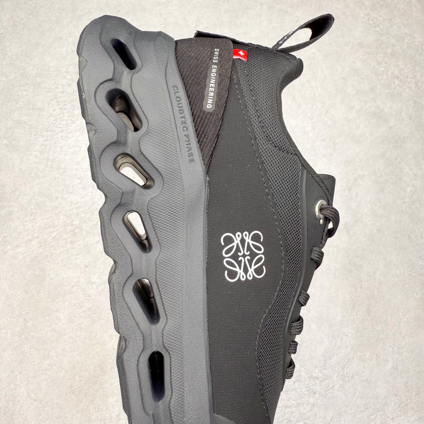 图片[6]-LOEWE x On Cloudtilt 2.0 昂跑罗意威联名 圆头系带生活休闲鞋 此运动品牌 开创于2010年 缓震着陆、强效回弹、轻柔质感的设计构思始终是ON研制关键 与此同时基于“为全球提供革新性的跑步感受”信念 陆续推出了多款跑鞋及其以专业运动人体跑步工程学为设计关键的功能性跑步服饰设备 让跑者不费力气地畅快畅跑 尺码：36 36.5 37.5 38 38.5 39 40 40.5 41 42 42.5 43 44 44.5 45-选品中心