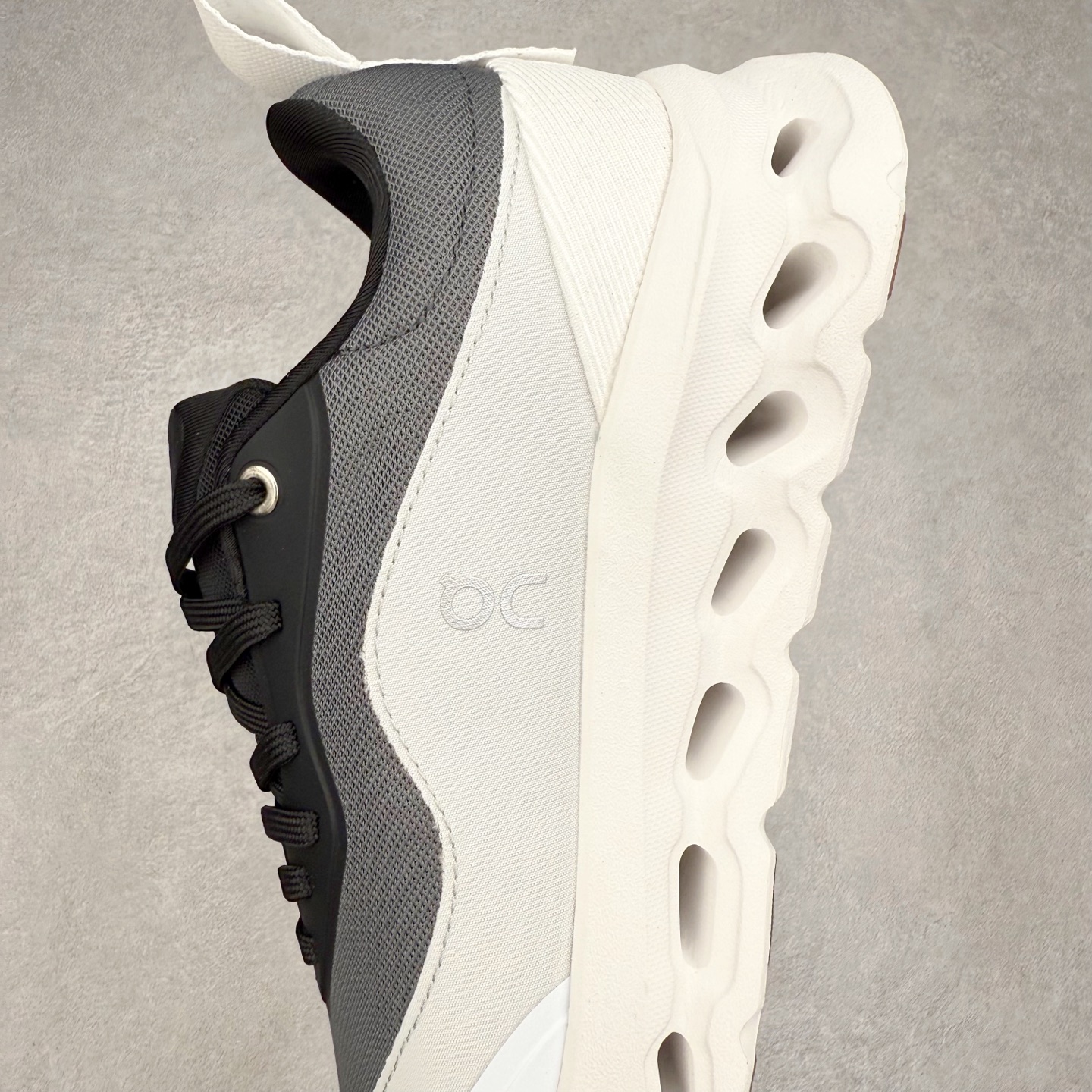 图片[7]-LOEWE x On Cloudtilt 2.0 昂跑罗意威联名 圆头系带生活休闲鞋 此运动品牌 开创于2010年 缓震着陆、强效回弹、轻柔质感的设计构思始终是ON研制关键 与此同时基于“为全球提供革新性的跑步感受”信念 陆续推出了多款跑鞋及其以专业运动人体跑步工程学为设计关键的功能性跑步服饰设备 让跑者不费力气地畅快畅跑 尺码：36 36.5 37.5 38 38.5 39 40 40.5 41 42 42.5 43 44 44.5 45-选品中心