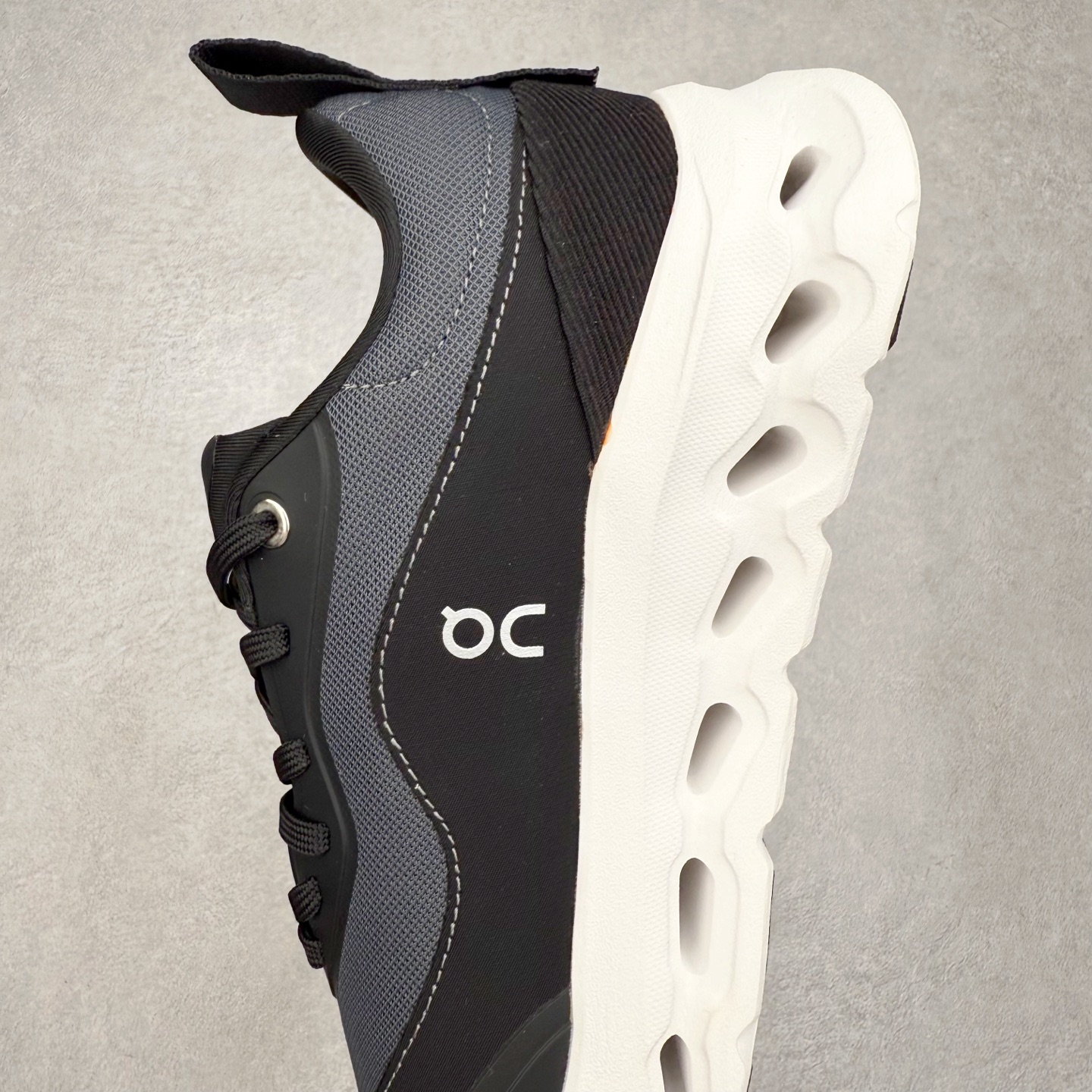 图片[7]-LOEWE x On Cloudtilt 2.0 昂跑罗意威联名 圆头系带生活休闲鞋 此运动品牌 开创于2010年 缓震着陆、强效回弹、轻柔质感的设计构思始终是ON研制关键 与此同时基于“为全球提供革新性的跑步感受”信念 陆续推出了多款跑鞋及其以专业运动人体跑步工程学为设计关键的功能性跑步服饰设备 让跑者不费力气地畅快畅跑 尺码：36 36.5 37.5 38 38.5 39 40 40.5 41 42 42.5 43 44 44.5 45-选品中心