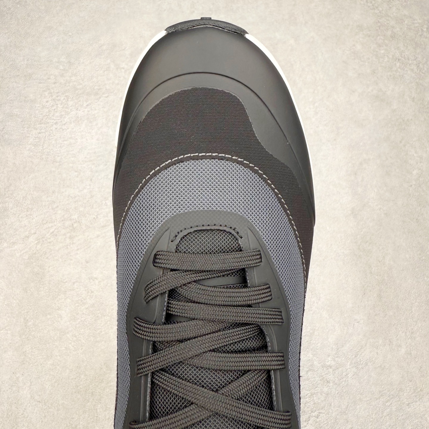 图片[4]-LOEWE x On Cloudtilt 2.0 昂跑罗意威联名 圆头系带生活休闲鞋 此运动品牌 开创于2010年 缓震着陆、强效回弹、轻柔质感的设计构思始终是ON研制关键 与此同时基于“为全球提供革新性的跑步感受”信念 陆续推出了多款跑鞋及其以专业运动人体跑步工程学为设计关键的功能性跑步服饰设备 让跑者不费力气地畅快畅跑 尺码：36 36.5 37.5 38 38.5 39 40 40.5 41 42 42.5 43 44 44.5 45-选品中心