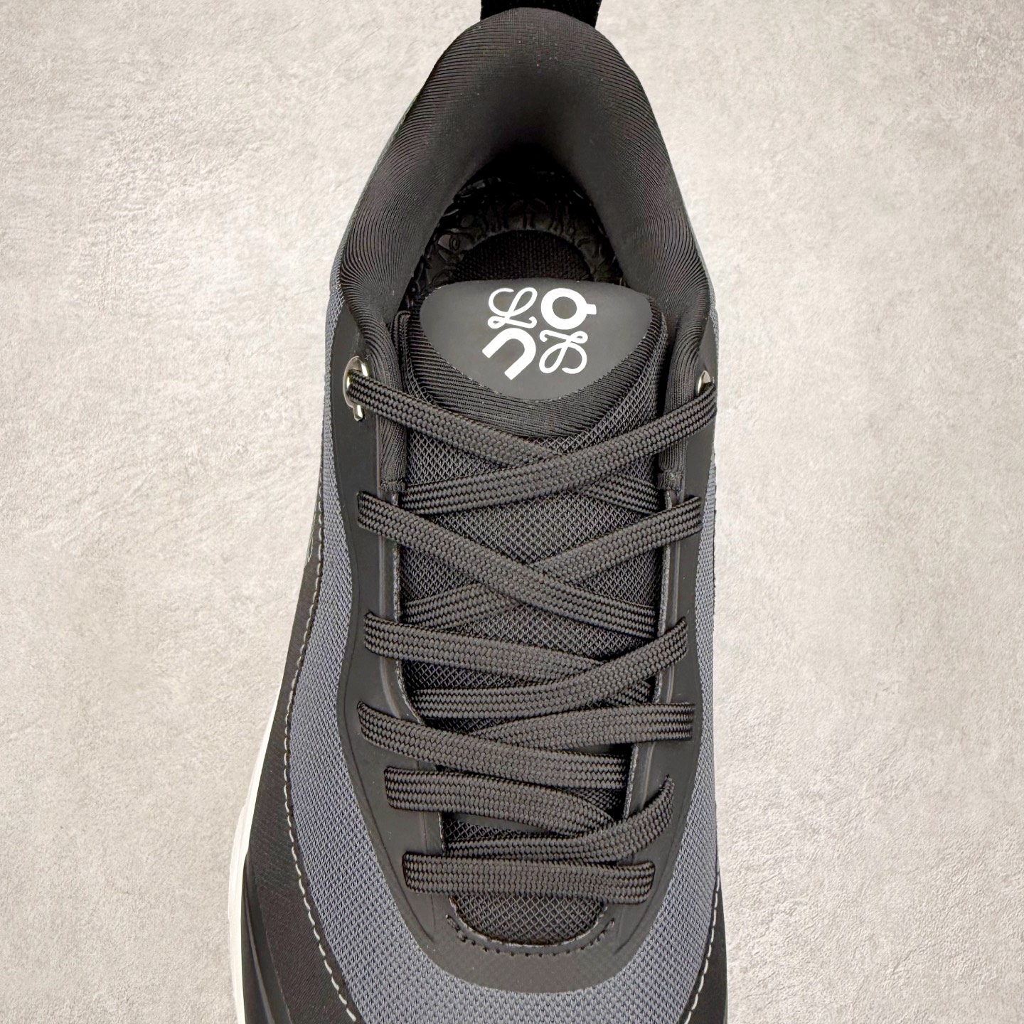 图片[5]-LOEWE x On Cloudtilt 2.0 昂跑罗意威联名 圆头系带生活休闲鞋 此运动品牌 开创于2010年 缓震着陆、强效回弹、轻柔质感的设计构思始终是ON研制关键 与此同时基于“为全球提供革新性的跑步感受”信念 陆续推出了多款跑鞋及其以专业运动人体跑步工程学为设计关键的功能性跑步服饰设备 让跑者不费力气地畅快畅跑 尺码：36 36.5 37.5 38 38.5 39 40 40.5 41 42 42.5 43 44 44.5 45-选品中心