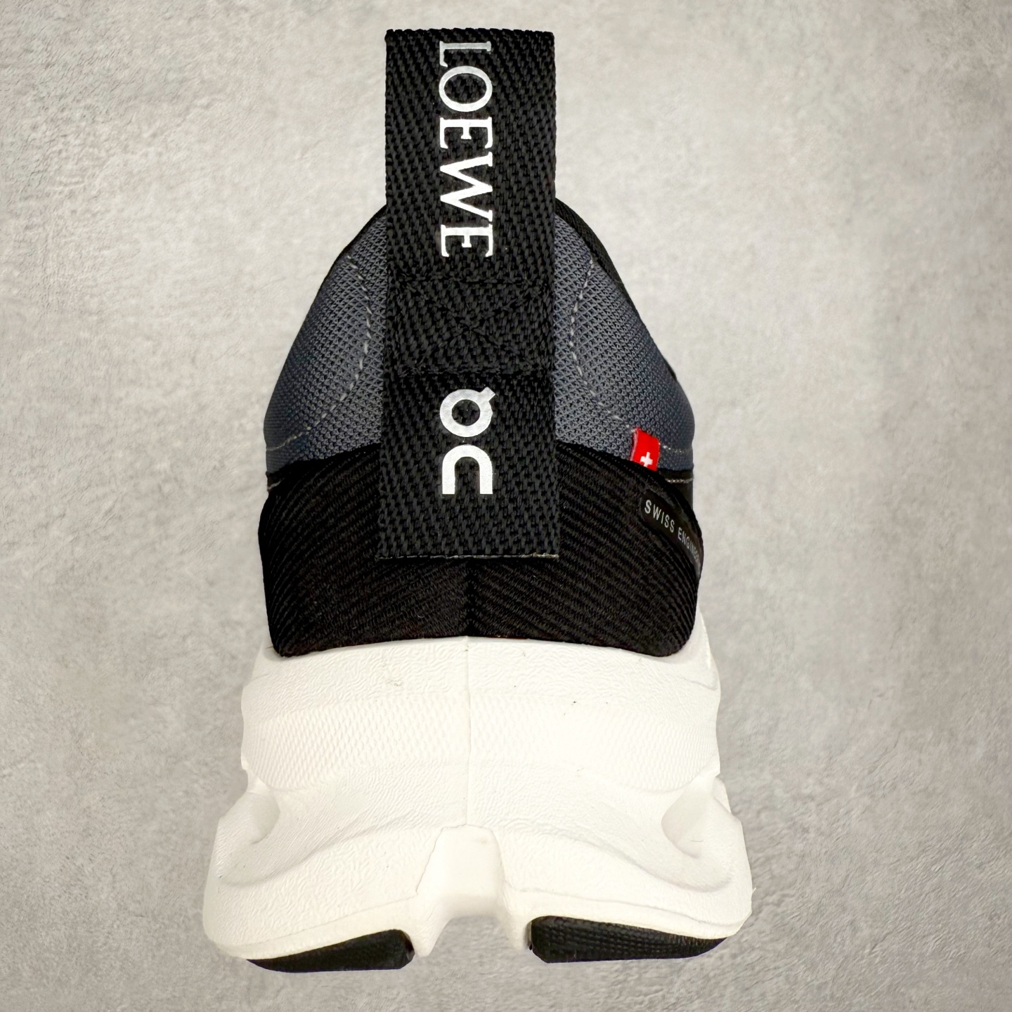 图片[8]-LOEWE x On Cloudtilt 2.0 昂跑罗意威联名 圆头系带生活休闲鞋 此运动品牌 开创于2010年 缓震着陆、强效回弹、轻柔质感的设计构思始终是ON研制关键 与此同时基于“为全球提供革新性的跑步感受”信念 陆续推出了多款跑鞋及其以专业运动人体跑步工程学为设计关键的功能性跑步服饰设备 让跑者不费力气地畅快畅跑 尺码：36 36.5 37.5 38 38.5 39 40 40.5 41 42 42.5 43 44 44.5 45-选品中心