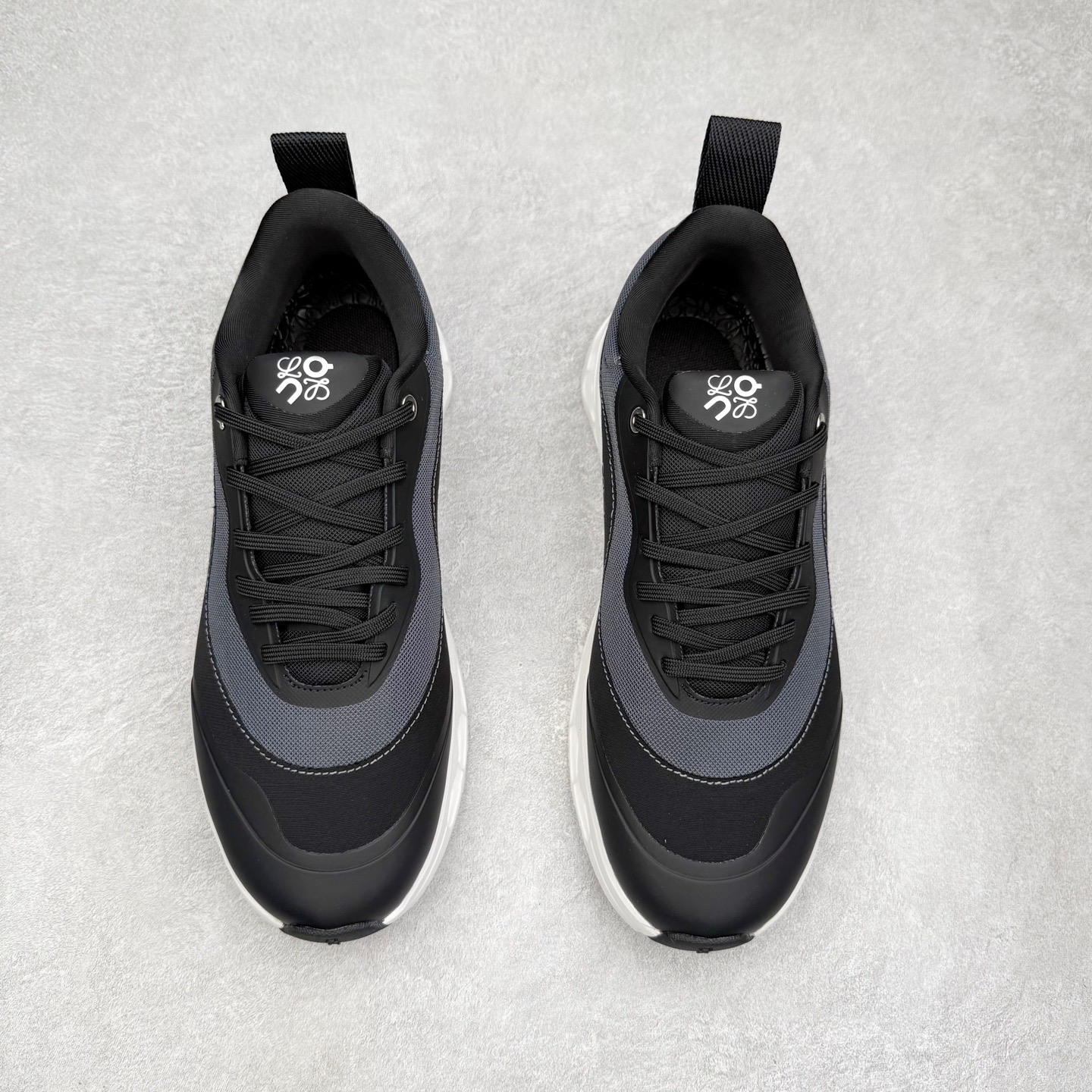 图片[2]-LOEWE x On Cloudtilt 2.0 昂跑罗意威联名 圆头系带生活休闲鞋 此运动品牌 开创于2010年 缓震着陆、强效回弹、轻柔质感的设计构思始终是ON研制关键 与此同时基于“为全球提供革新性的跑步感受”信念 陆续推出了多款跑鞋及其以专业运动人体跑步工程学为设计关键的功能性跑步服饰设备 让跑者不费力气地畅快畅跑 尺码：36 36.5 37.5 38 38.5 39 40 40.5 41 42 42.5 43 44 44.5 45-选品中心