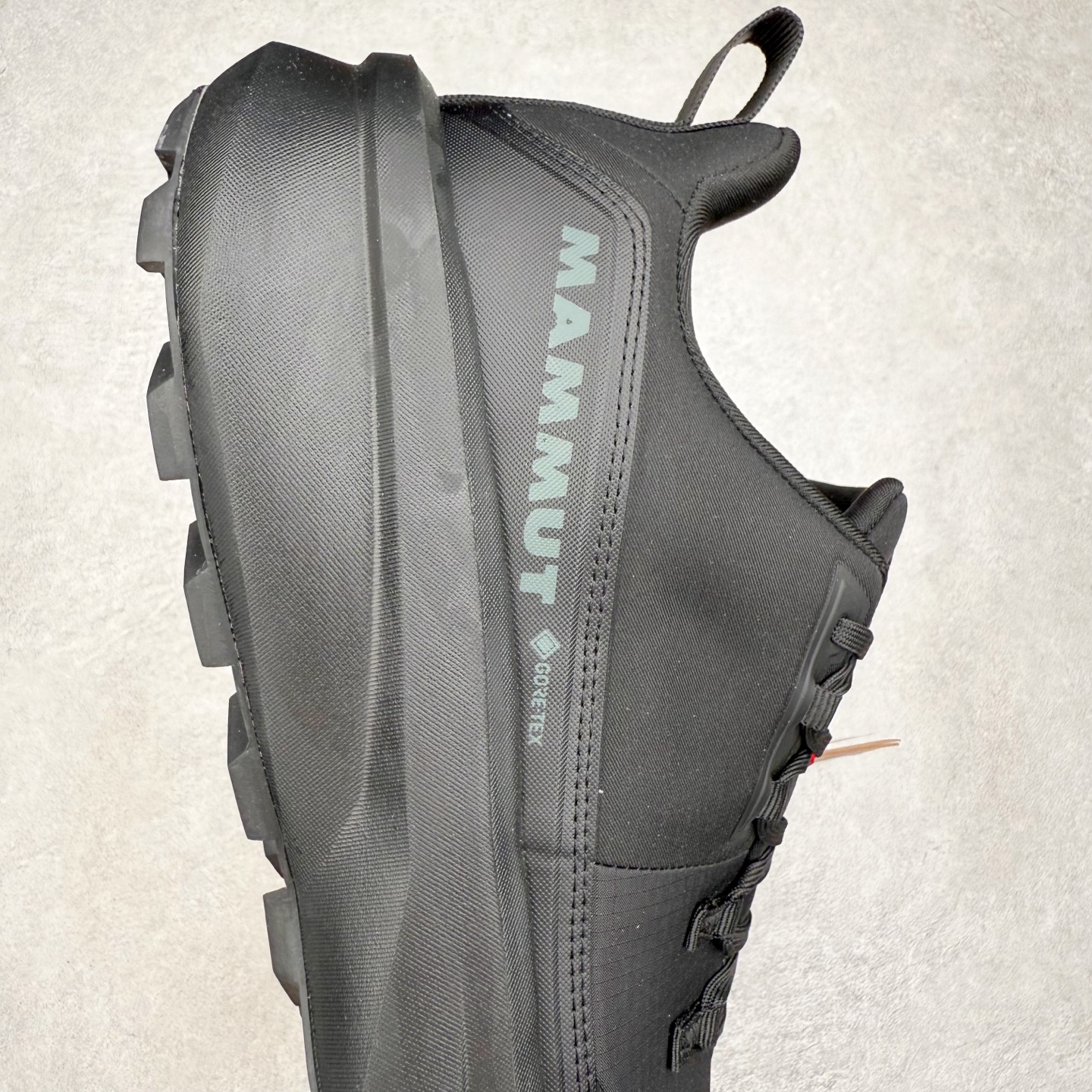 图片[6]-MAMMUT猛犸象 Aenergy 舒适百搭 耐磨防滑 低帮徒步鞋 MAMMUT是高山运动、登山和户外运动装备品牌，其产品以可靠的质量和创新的设计领导着世界潮流，MAMMUT代表着最高的安全性，其产品线几乎覆盖所有户外领域，依靠其产品安全可靠的性能以及丰富的产品线而享誉全球。实拍调校N版已经零色差零失真 百分百还原实物色彩所见即所得 不存在货不对板色差等低级问题 选购参考实物拍摄 不混卖不参货 只用心做好货严格选品 承诺混一赔十 尺码：36 36.5 37.5 38 38.5 39 40 40.5 41 42 42.5 43 44 44.5 45-选品中心