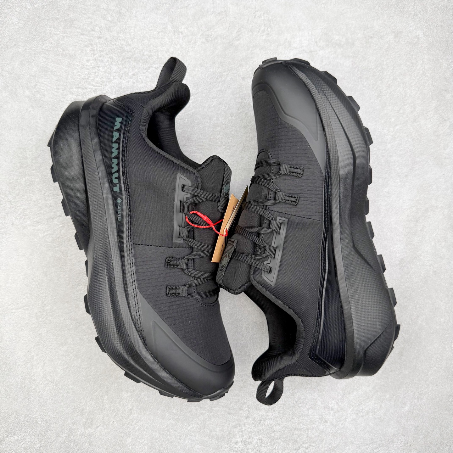 图片[3]-MAMMUT猛犸象 Aenergy 舒适百搭 耐磨防滑 低帮徒步鞋 MAMMUT是高山运动、登山和户外运动装备品牌，其产品以可靠的质量和创新的设计领导着世界潮流，MAMMUT代表着最高的安全性，其产品线几乎覆盖所有户外领域，依靠其产品安全可靠的性能以及丰富的产品线而享誉全球。实拍调校N版已经零色差零失真 百分百还原实物色彩所见即所得 不存在货不对板色差等低级问题 选购参考实物拍摄 不混卖不参货 只用心做好货严格选品 承诺混一赔十 尺码：36 36.5 37.5 38 38.5 39 40 40.5 41 42 42.5 43 44 44.5 45-选品中心