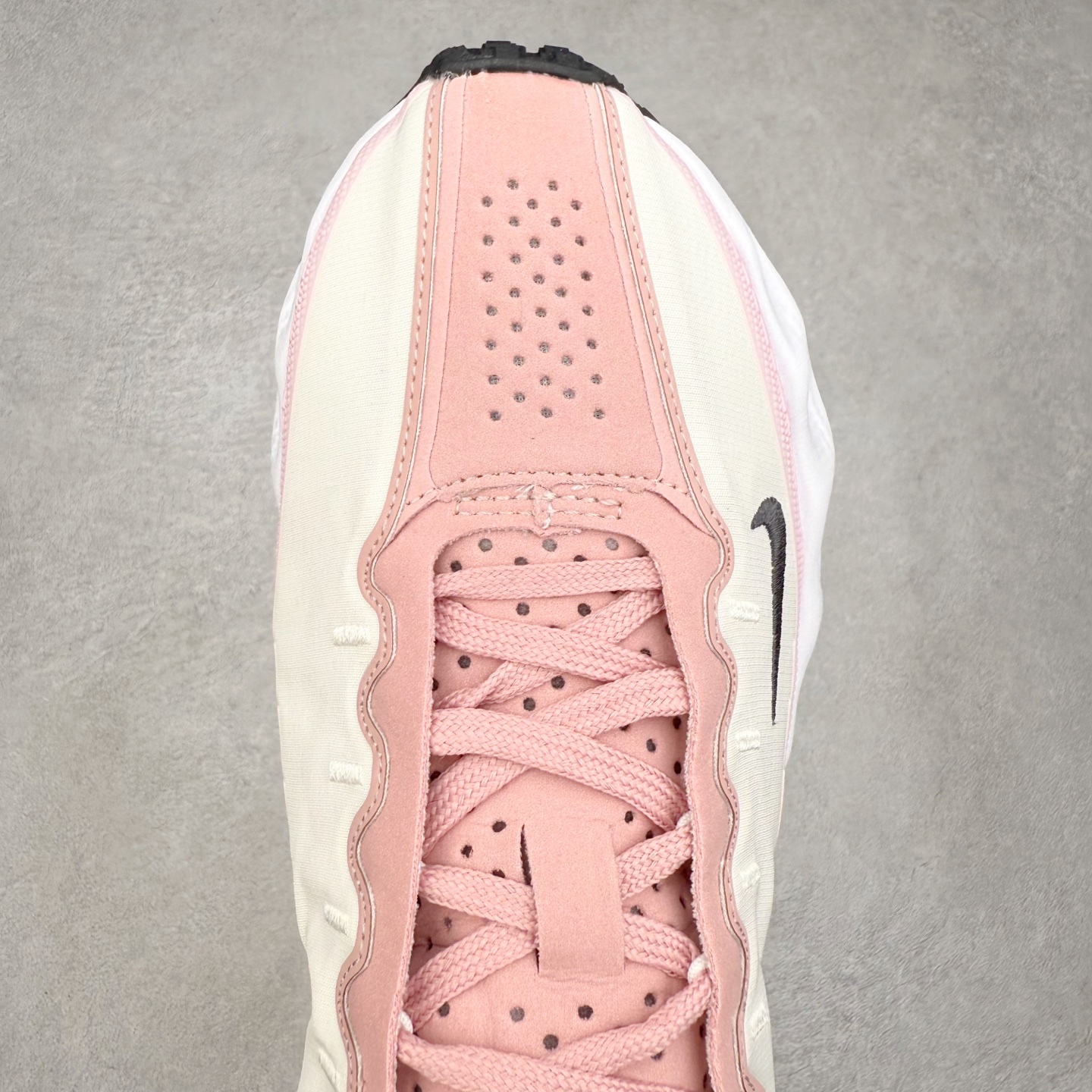 图片[4]-HYEIN SEO x NK Ava Rover 百搭舒适耐磨低帮跑步鞋 男女同款 流线型轮廓，通过轻薄物料鞋面结合 TPU 网格状支撑示人，增厚的中底材质选用 ReactX 加持，华夫外底收尾。鞋垫与后跟鞋提，克制点缀 Hyein Seo 字样。鞋垫与鞋提则采用菱形格纹的变化元素呈现。实拍调校N版已经零色差零失真 百分百还原实物色彩所见即所得 不存在货不对板色差等低级问题 选购参考实物拍摄 不混卖不参货 只用心做好货严格选品 承诺混一赔十 尺码：36 36.5 37.5 38 38.5 39 40 40.5 41 42 42.5 43 44 44.5 45-选品中心