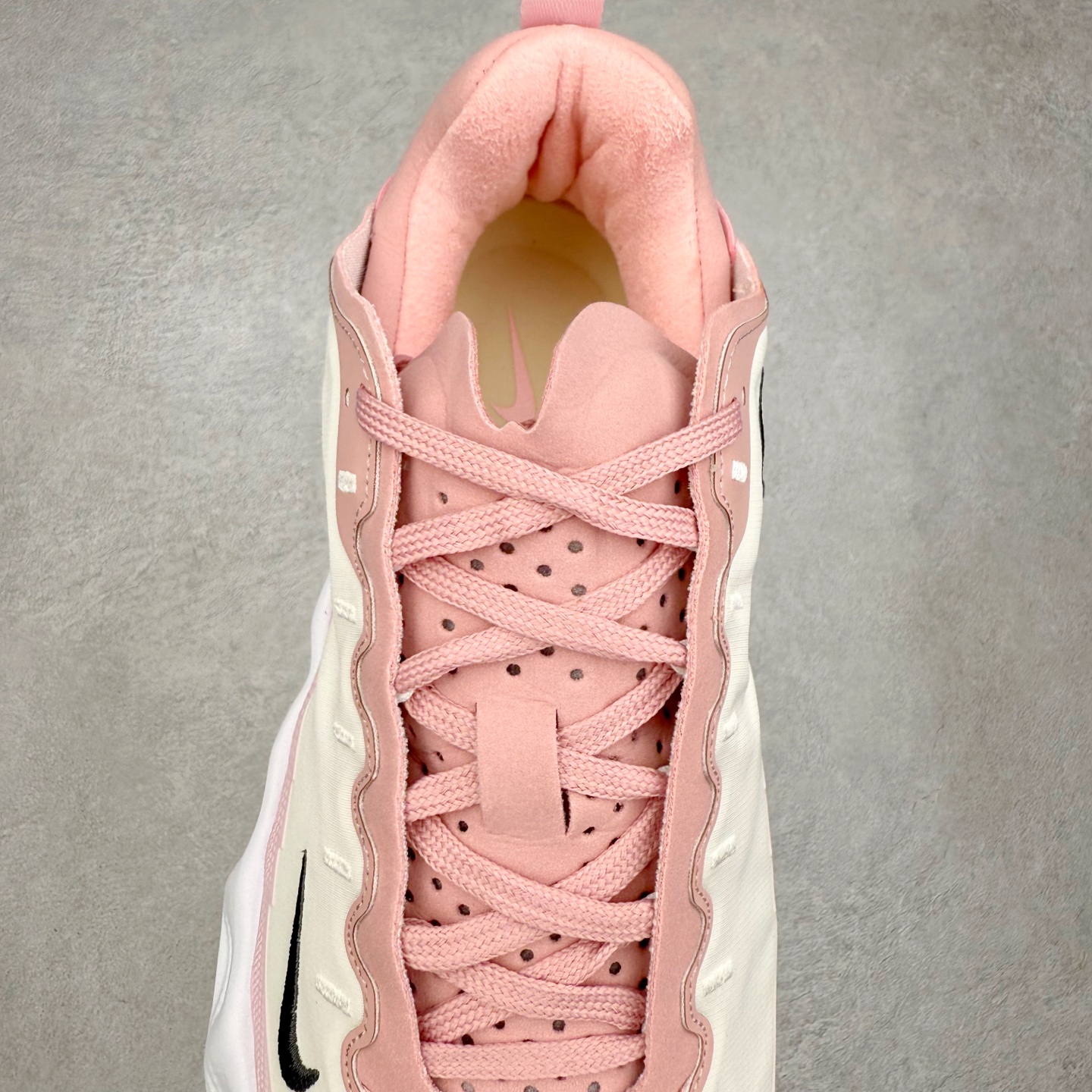 图片[5]-HYEIN SEO x NK Ava Rover 百搭舒适耐磨低帮跑步鞋 男女同款 流线型轮廓，通过轻薄物料鞋面结合 TPU 网格状支撑示人，增厚的中底材质选用 ReactX 加持，华夫外底收尾。鞋垫与后跟鞋提，克制点缀 Hyein Seo 字样。鞋垫与鞋提则采用菱形格纹的变化元素呈现。实拍调校N版已经零色差零失真 百分百还原实物色彩所见即所得 不存在货不对板色差等低级问题 选购参考实物拍摄 不混卖不参货 只用心做好货严格选品 承诺混一赔十 尺码：36 36.5 37.5 38 38.5 39 40 40.5 41 42 42.5 43 44 44.5 45-选品中心