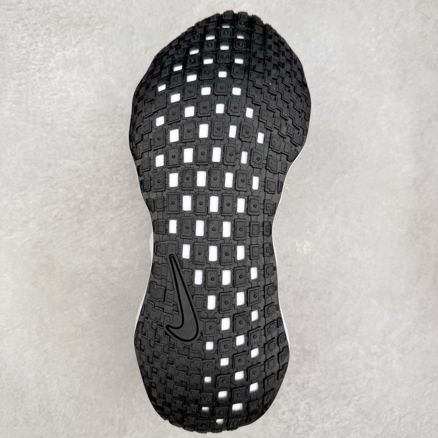 图片[9]-HYEIN SEO x NK Ava Rover 百搭舒适耐磨低帮跑步鞋 男女同款 流线型轮廓，通过轻薄物料鞋面结合 TPU 网格状支撑示人，增厚的中底材质选用 ReactX 加持，华夫外底收尾。鞋垫与后跟鞋提，克制点缀 Hyein Seo 字样。鞋垫与鞋提则采用菱形格纹的变化元素呈现。实拍调校N版已经零色差零失真 百分百还原实物色彩所见即所得 不存在货不对板色差等低级问题 选购参考实物拍摄 不混卖不参货 只用心做好货严格选品 承诺混一赔十 尺码：36 36.5 37.5 38 38.5 39 40 40.5 41 42 42.5 43 44 44.5 45-选品中心