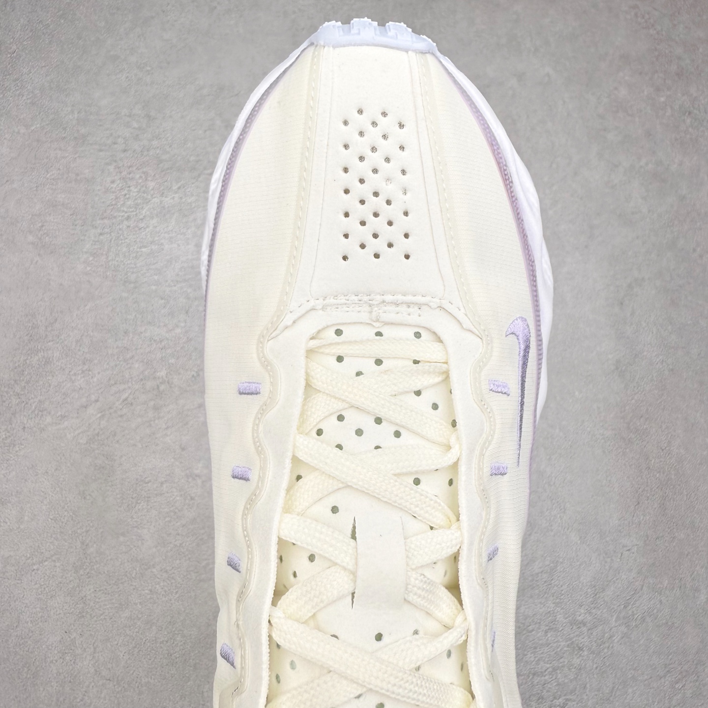 图片[4]-HYEIN SEO x NK Ava Rover 百搭舒适耐磨低帮跑步鞋 男女同款 流线型轮廓，通过轻薄物料鞋面结合 TPU 网格状支撑示人，增厚的中底材质选用 ReactX 加持，华夫外底收尾。鞋垫与后跟鞋提，克制点缀 Hyein Seo 字样。鞋垫与鞋提则采用菱形格纹的变化元素呈现。实拍调校N版已经零色差零失真 百分百还原实物色彩所见即所得 不存在货不对板色差等低级问题 选购参考实物拍摄 不混卖不参货 只用心做好货严格选品 承诺混一赔十 尺码：36 36.5 37.5 38 38.5 39 40 40.5 41 42 42.5 43 44 44.5 45-选品中心