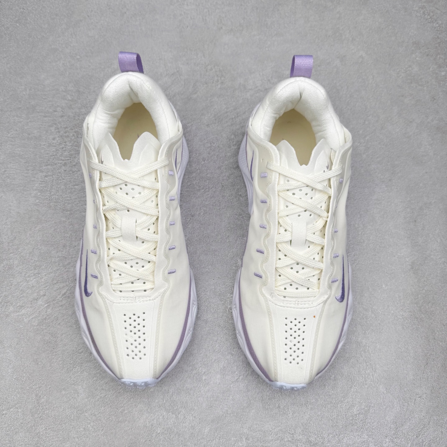 图片[2]-HYEIN SEO x NK Ava Rover 百搭舒适耐磨低帮跑步鞋 男女同款 流线型轮廓，通过轻薄物料鞋面结合 TPU 网格状支撑示人，增厚的中底材质选用 ReactX 加持，华夫外底收尾。鞋垫与后跟鞋提，克制点缀 Hyein Seo 字样。鞋垫与鞋提则采用菱形格纹的变化元素呈现。实拍调校N版已经零色差零失真 百分百还原实物色彩所见即所得 不存在货不对板色差等低级问题 选购参考实物拍摄 不混卖不参货 只用心做好货严格选品 承诺混一赔十 尺码：36 36.5 37.5 38 38.5 39 40 40.5 41 42 42.5 43 44 44.5 45-选品中心