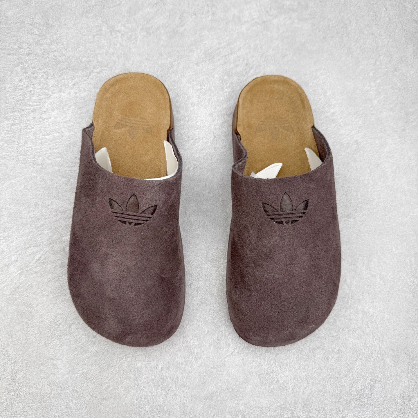 图片[2]-AD Originals Adimule 舒适百搭防磨包头拖鞋 男女同款 实拍调校N版已经零色差零失真 百分百还原实物色彩所见即所得 不存在货不对板色差等低级问题 选购参考实物拍摄 不混卖不参货 只用心做好货严格选品 承诺混一赔十 尺码：36 36.5 37.5 38 38.5 39 40 40.5 41 42 42.5 43 44 44.5 45-选品中心