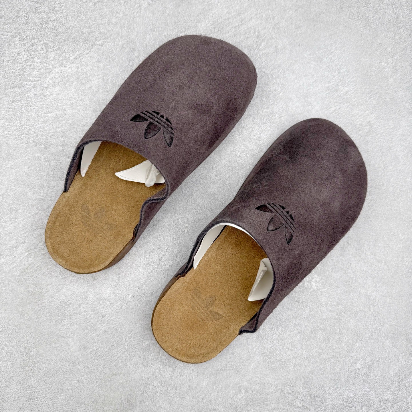 图片[3]-AD Originals Adimule 舒适百搭防磨包头拖鞋 男女同款 实拍调校N版已经零色差零失真 百分百还原实物色彩所见即所得 不存在货不对板色差等低级问题 选购参考实物拍摄 不混卖不参货 只用心做好货严格选品 承诺混一赔十 尺码：36 36.5 37.5 38 38.5 39 40 40.5 41 42 42.5 43 44 44.5 45-选品中心