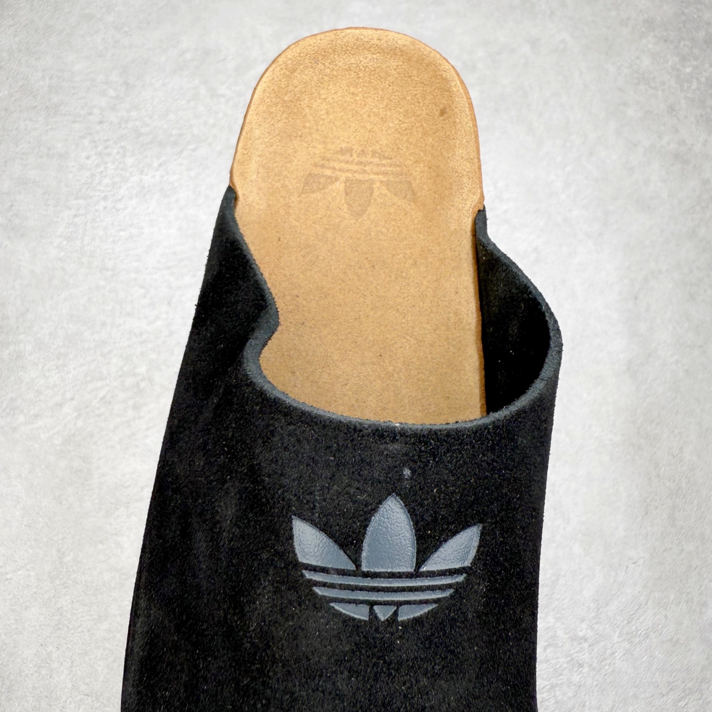图片[5]-AD Originals Adimule 舒适百搭防磨包头拖鞋 男女同款 实拍调校N版已经零色差零失真 百分百还原实物色彩所见即所得 不存在货不对板色差等低级问题 选购参考实物拍摄 不混卖不参货 只用心做好货严格选品 承诺混一赔十 尺码：36 36.5 37.5 38 38.5 39 40 40.5 41 42 42.5 43 44 44.5 45-选品中心