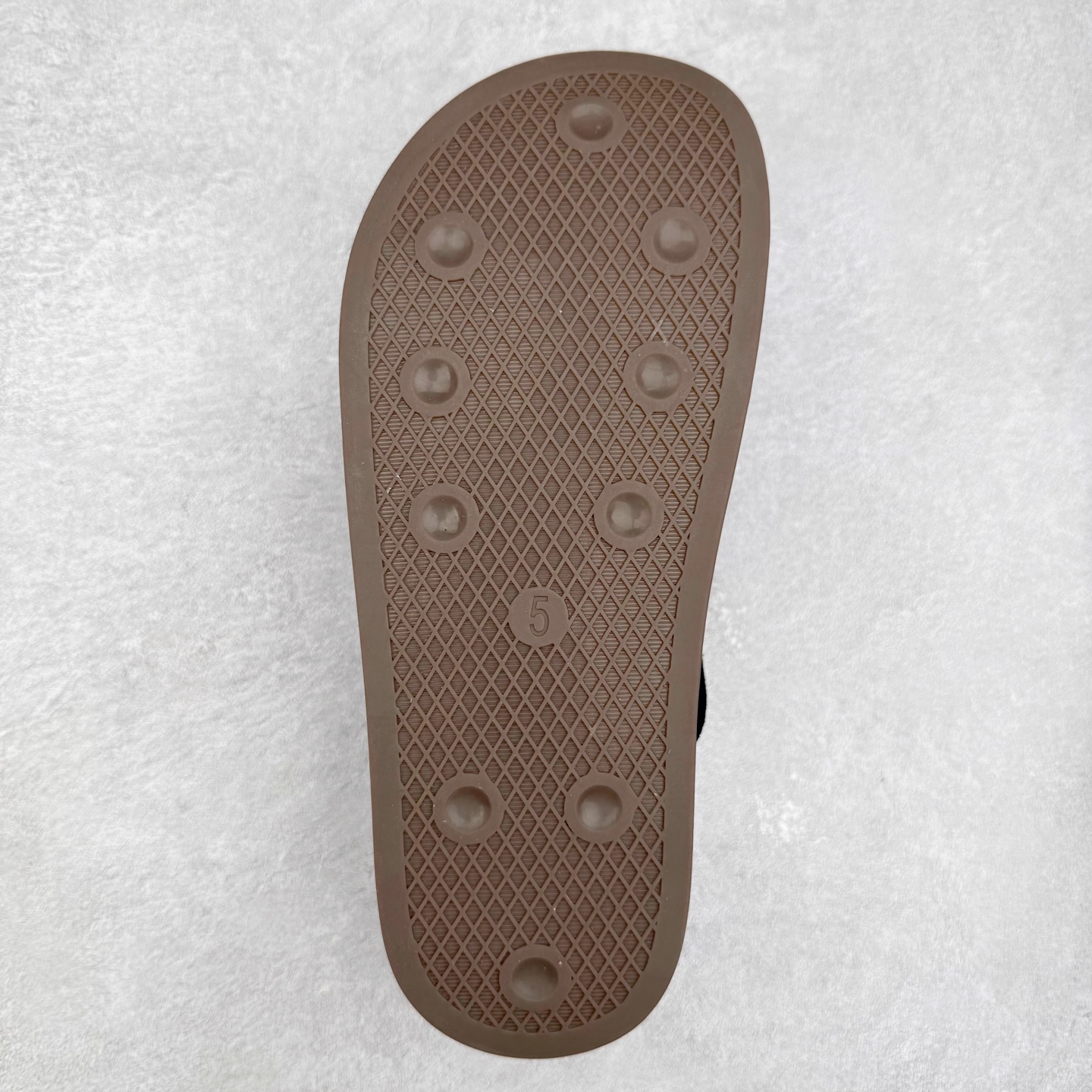 图片[9]-AD Originals Adimule 舒适百搭防磨包头拖鞋 男女同款 实拍调校N版已经零色差零失真 百分百还原实物色彩所见即所得 不存在货不对板色差等低级问题 选购参考实物拍摄 不混卖不参货 只用心做好货严格选品 承诺混一赔十 尺码：36 36.5 37.5 38 38.5 39 40 40.5 41 42 42.5 43 44 44.5 45-选品中心