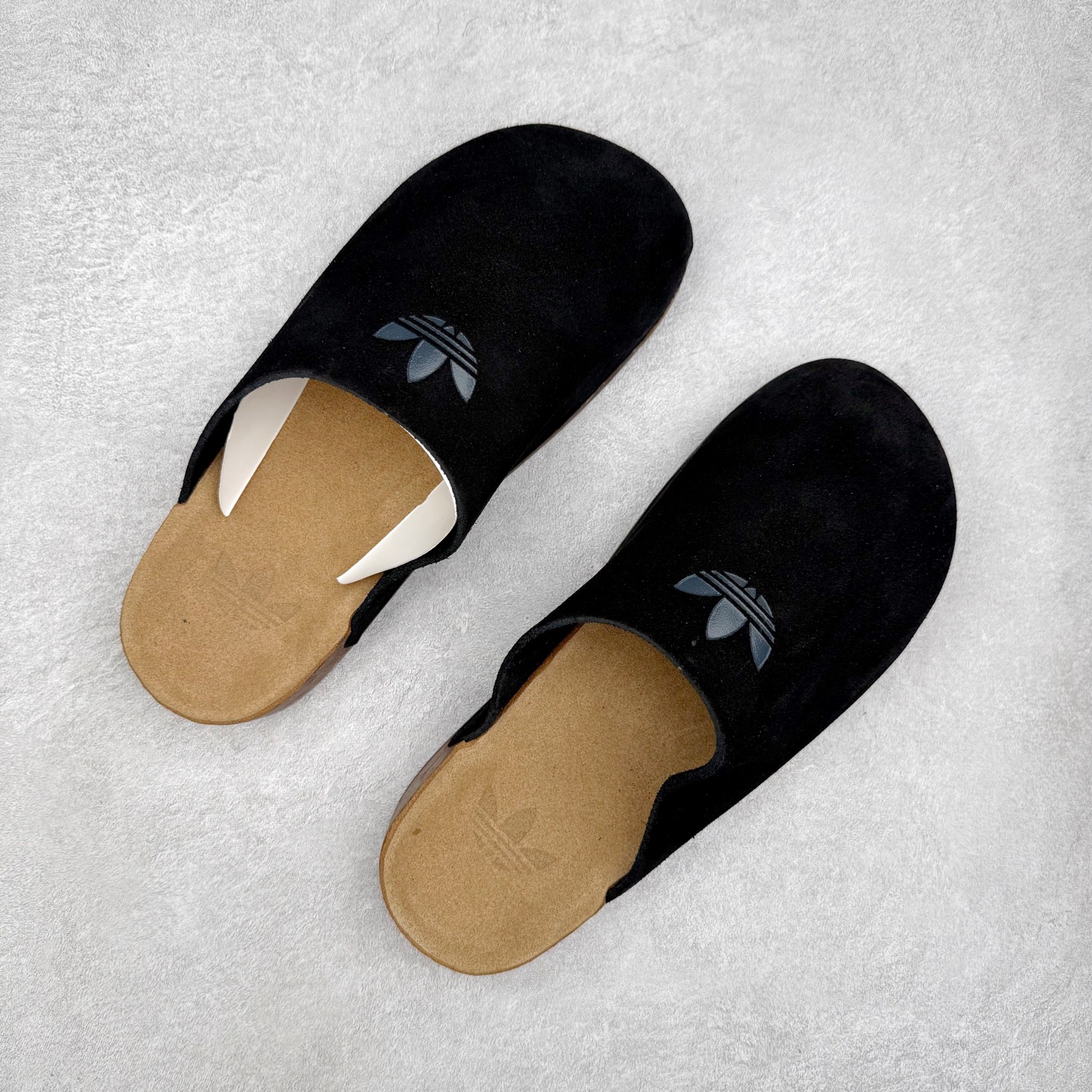 图片[3]-AD Originals Adimule 舒适百搭防磨包头拖鞋 男女同款 实拍调校N版已经零色差零失真 百分百还原实物色彩所见即所得 不存在货不对板色差等低级问题 选购参考实物拍摄 不混卖不参货 只用心做好货严格选品 承诺混一赔十 尺码：36 36.5 37.5 38 38.5 39 40 40.5 41 42 42.5 43 44 44.5 45-选品中心