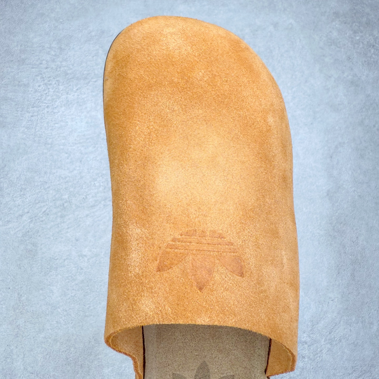 图片[4]-AD Originals Adimule 舒适百搭防磨包头拖鞋 男女同款 实拍调校N版已经零色差零失真 百分百还原实物色彩所见即所得 不存在货不对板色差等低级问题 选购参考实物拍摄 不混卖不参货 只用心做好货严格选品 承诺混一赔十 尺码：36 36.5 37.5 38 38.5 39 40 40.5 41 42 42.5 43 44 44.5 45-选品中心