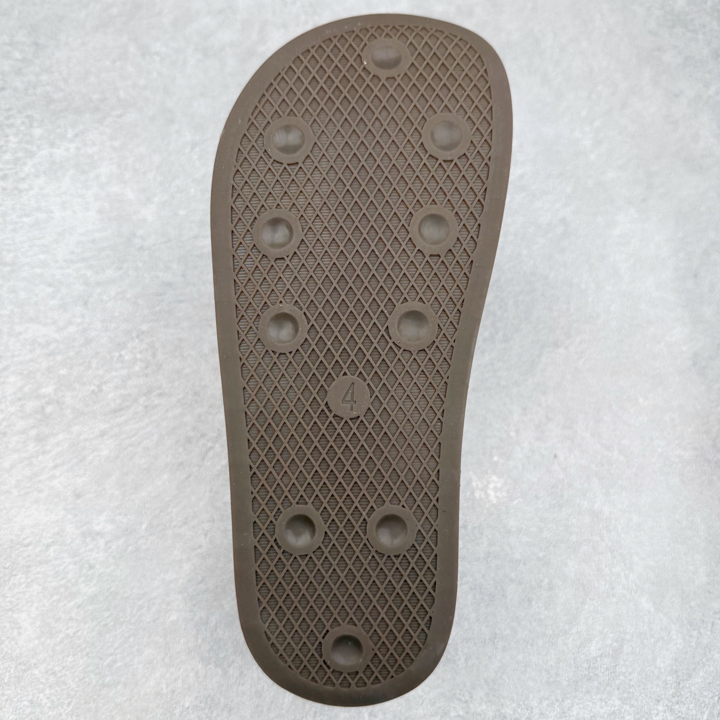 图片[9]-AD Originals Adimule 舒适百搭防磨包头拖鞋 男女同款 实拍调校N版已经零色差零失真 百分百还原实物色彩所见即所得 不存在货不对板色差等低级问题 选购参考实物拍摄 不混卖不参货 只用心做好货严格选品 承诺混一赔十 尺码：36 36.5 37.5 38 38.5 39 40 40.5 41 42 42.5 43 44 44.5 45-选品中心