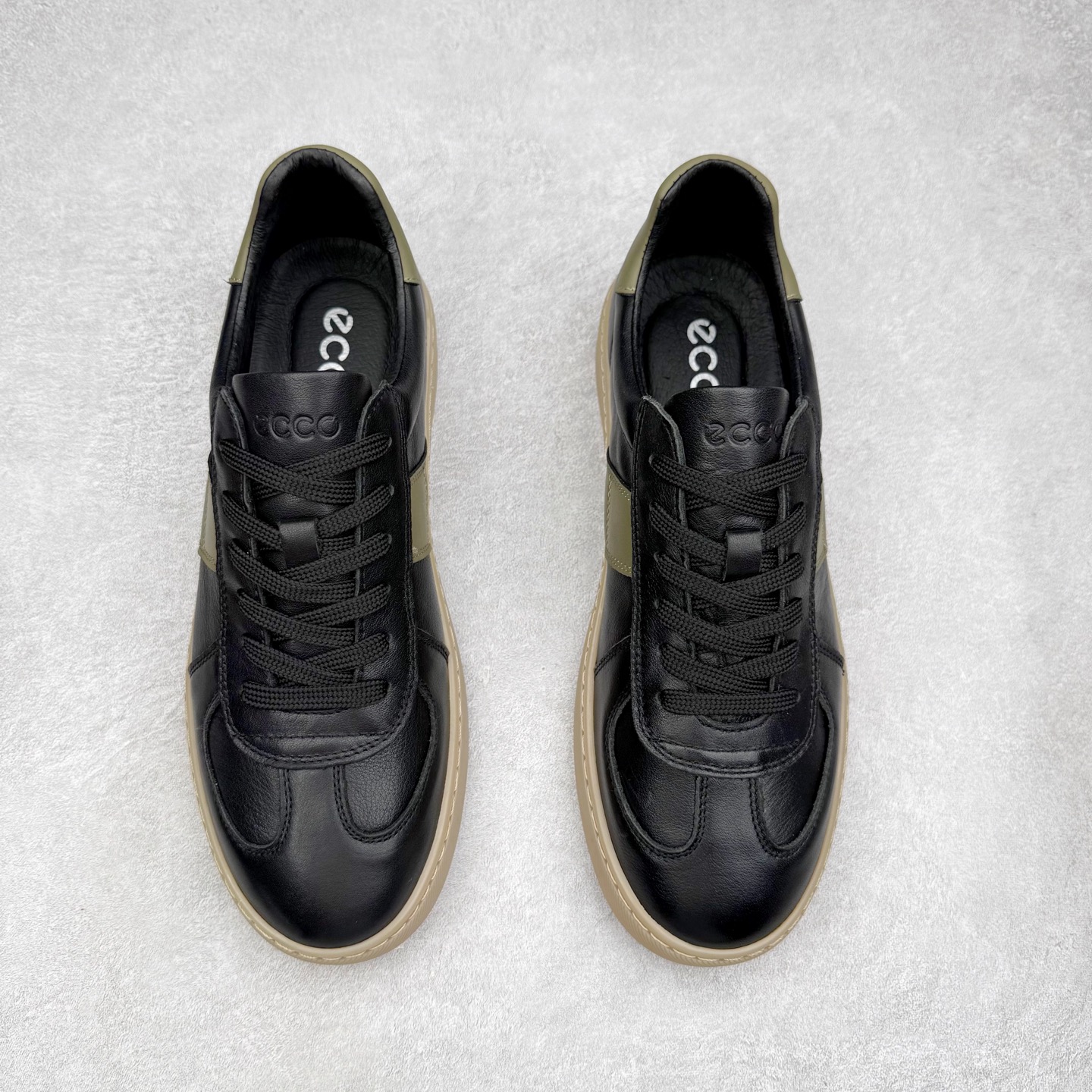 图片[2]-ECCO爱步休闲鞋秋 25年新款时尚德训鞋 经典百搭板鞋 街头球鞋系列 保留板鞋的经典轮廓，同时融入球鞋的流线型线条 打造运动与街头复古的碰撞感 多元色系融和简约风格，松弛诠释街头意趣 轻松打造百变街头造型 经典鞋头设计 将时尚美学与街头文化完美融合 演绎美式复古潮流 邂逅复古时尚 搭载FLUIFORM™直接注塑科技 一体成型贴合脚部，舒适升级 鞋底采用耐磨抓地的橡胶大底 轻松应对日常行走的磨损考验 缤纷色系 玩转街头 尺码：38 39 40 41 42 43 44（皮鞋码）-选品中心