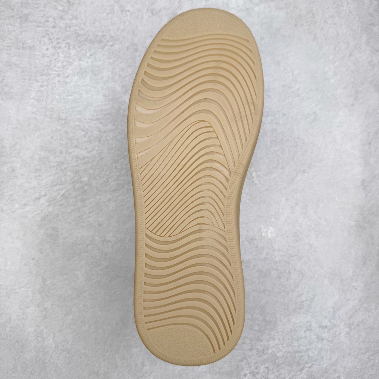 图片[9]-ECCO爱步休闲鞋秋 25年新款时尚德训鞋 经典百搭板鞋 街头球鞋系列 保留板鞋的经典轮廓，同时融入球鞋的流线型线条 打造运动与街头复古的碰撞感 多元色系融和简约风格，松弛诠释街头意趣 轻松打造百变街头造型 经典鞋头设计 将时尚美学与街头文化完美融合 演绎美式复古潮流 邂逅复古时尚 搭载FLUIFORM™直接注塑科技 一体成型贴合脚部，舒适升级 鞋底采用耐磨抓地的橡胶大底 轻松应对日常行走的磨损考验 缤纷色系 玩转街头 尺码：38 39 40 41 42 43 44（皮鞋码）-选品中心