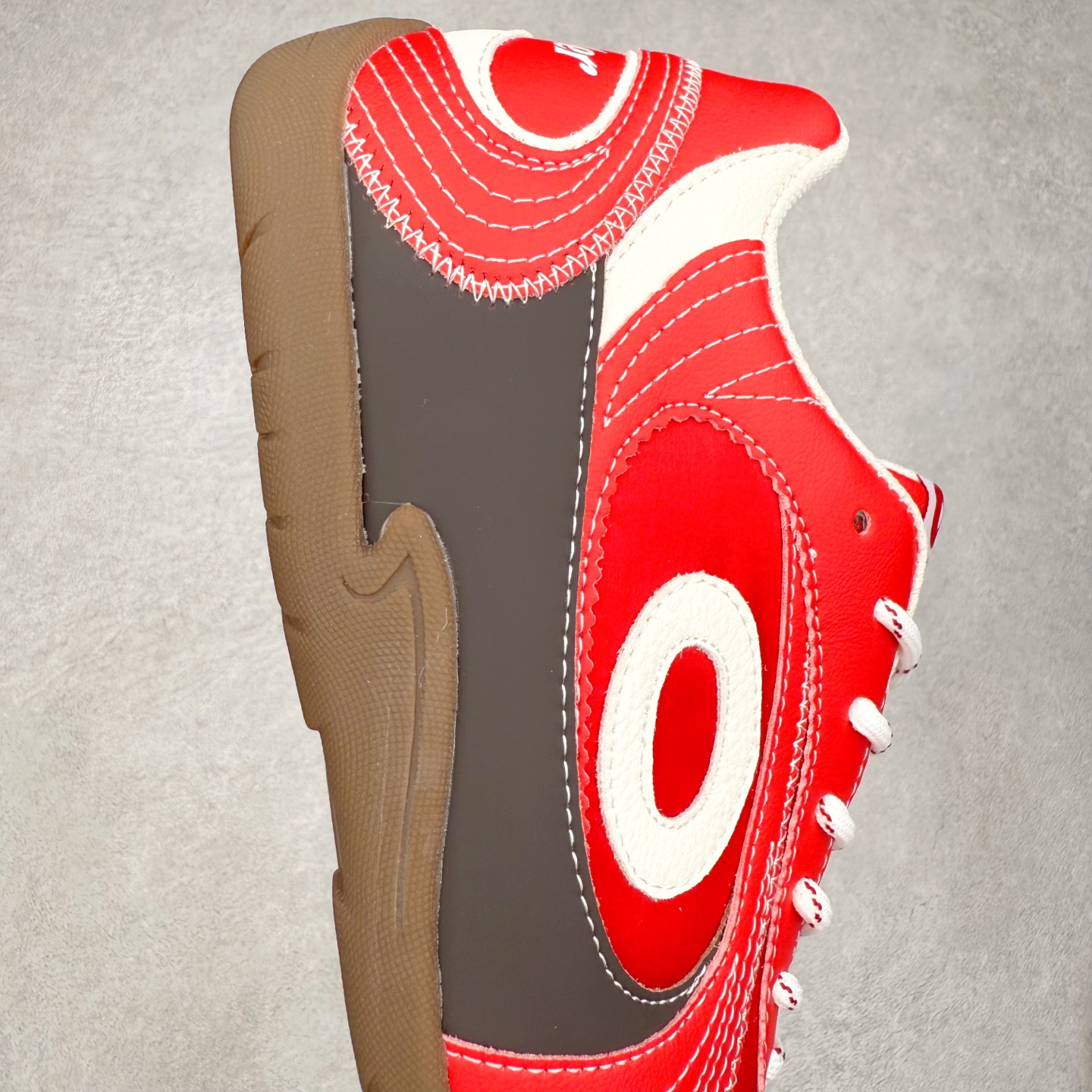 图片[6]-OLD ORDER Turbo-Lite芭蕾复古百搭德训鞋日常 防滑透气 低帮 生活休闲鞋 男女同款 OLD ORDER成立于2019年，其品牌含义为“|日秩序”——源于我们对现在过于整齐有序的环境秩序，每个人都循规蹈矩地活着产生的一种自我反省。品牌缩写为OO，即 ∞，意味着思想，格局，眼界的无穷大，足以让我们跳出现有的条条框框，将过于整齐有序的上世纪文化与未来趋势重组，让日时秩序下的自由在衣物上得以体现。而绝妙的改制手法，更是强调着我们对“抛开社会所加给人的包裹，还原本真自我”的美好追求，朋克运动和嬉皮士精神也在这个探索的过程中，与成衣设计融合为一体。实拍调校N版已经零色差零失真 百分百还原实物色彩所见即所得 不存在货不对板色差等低级问题 选购参考实物拍摄 不混卖不参货 只用心做好货严格选品 承诺混一赔十 尺码：36 36.5 37.5 38 38.5 39 40 40.5 41 42 42.5 43 44 44.5 45-选品中心