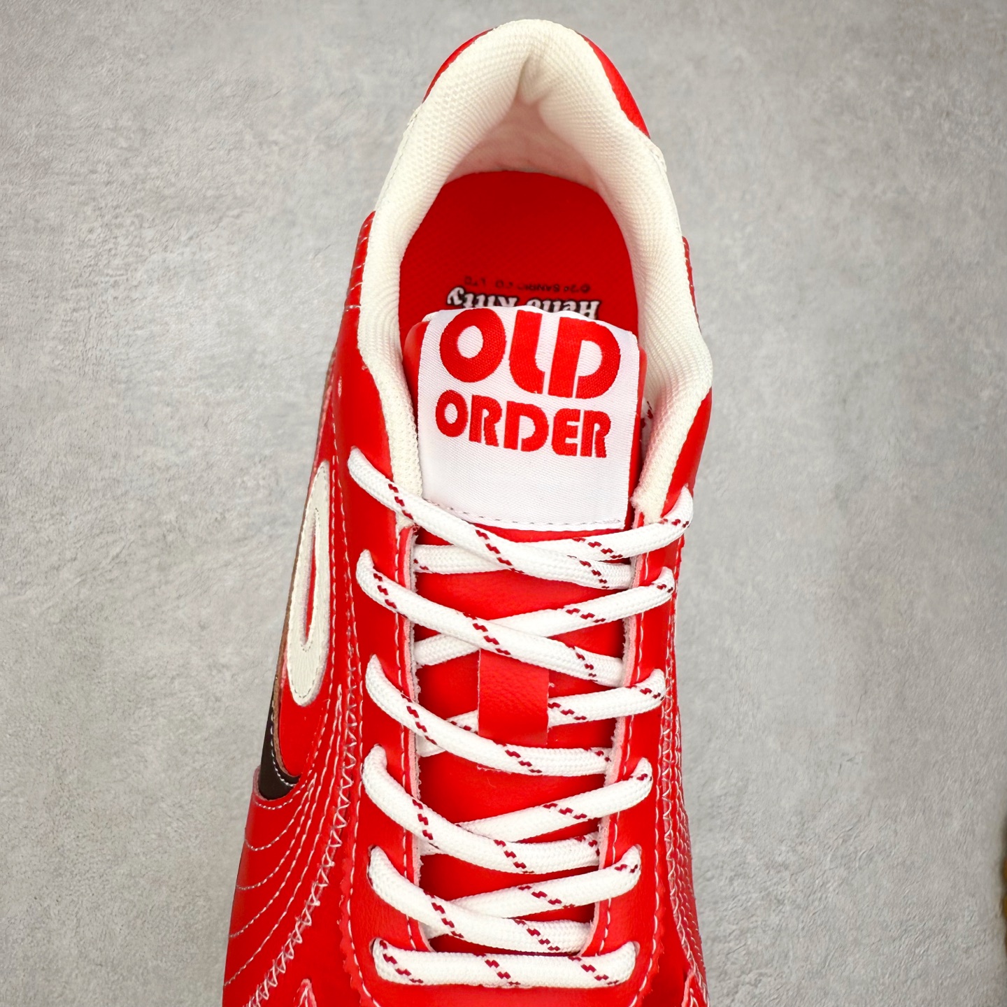 图片[5]-OLD ORDER Turbo-Lite芭蕾复古百搭德训鞋日常 防滑透气 低帮 生活休闲鞋 男女同款 OLD ORDER成立于2019年，其品牌含义为“|日秩序”——源于我们对现在过于整齐有序的环境秩序，每个人都循规蹈矩地活着产生的一种自我反省。品牌缩写为OO，即 ∞，意味着思想，格局，眼界的无穷大，足以让我们跳出现有的条条框框，将过于整齐有序的上世纪文化与未来趋势重组，让日时秩序下的自由在衣物上得以体现。而绝妙的改制手法，更是强调着我们对“抛开社会所加给人的包裹，还原本真自我”的美好追求，朋克运动和嬉皮士精神也在这个探索的过程中，与成衣设计融合为一体。实拍调校N版已经零色差零失真 百分百还原实物色彩所见即所得 不存在货不对板色差等低级问题 选购参考实物拍摄 不混卖不参货 只用心做好货严格选品 承诺混一赔十 尺码：36 36.5 37.5 38 38.5 39 40 40.5 41 42 42.5 43 44 44.5 45-选品中心