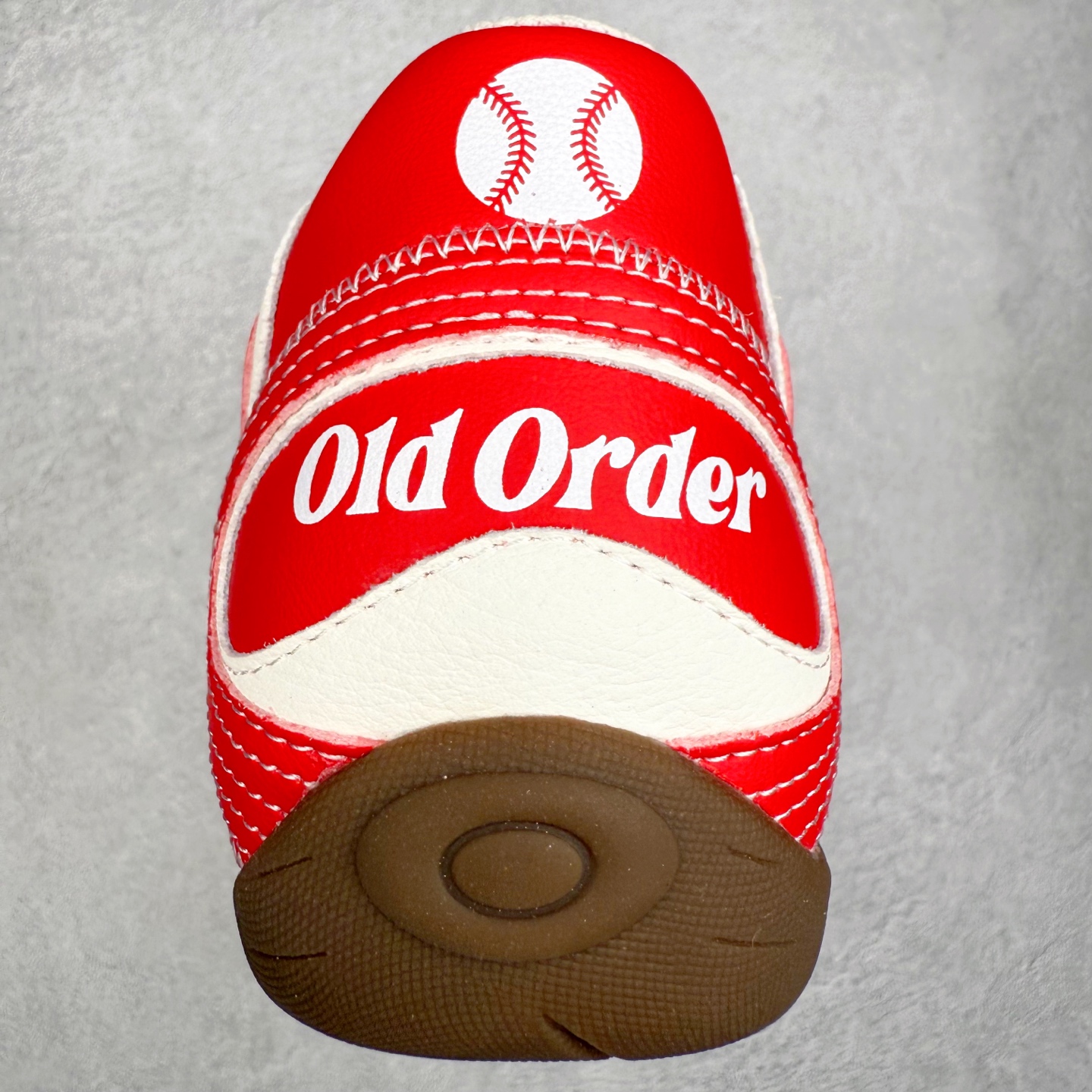 图片[8]-OLD ORDER Turbo-Lite芭蕾复古百搭德训鞋日常 防滑透气 低帮 生活休闲鞋 男女同款 OLD ORDER成立于2019年，其品牌含义为“|日秩序”——源于我们对现在过于整齐有序的环境秩序，每个人都循规蹈矩地活着产生的一种自我反省。品牌缩写为OO，即 ∞，意味着思想，格局，眼界的无穷大，足以让我们跳出现有的条条框框，将过于整齐有序的上世纪文化与未来趋势重组，让日时秩序下的自由在衣物上得以体现。而绝妙的改制手法，更是强调着我们对“抛开社会所加给人的包裹，还原本真自我”的美好追求，朋克运动和嬉皮士精神也在这个探索的过程中，与成衣设计融合为一体。实拍调校N版已经零色差零失真 百分百还原实物色彩所见即所得 不存在货不对板色差等低级问题 选购参考实物拍摄 不混卖不参货 只用心做好货严格选品 承诺混一赔十 尺码：36 36.5 37.5 38 38.5 39 40 40.5 41 42 42.5 43 44 44.5 45-选品中心