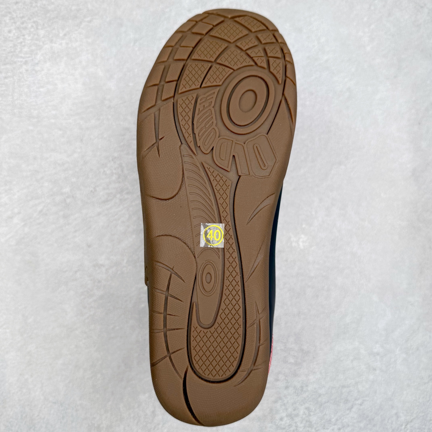 图片[9]-OLD ORDER Turbo-Lite芭蕾复古百搭德训鞋日常 防滑透气 低帮 生活休闲鞋 男女同款 OLD ORDER成立于2019年，其品牌含义为“|日秩序”——源于我们对现在过于整齐有序的环境秩序，每个人都循规蹈矩地活着产生的一种自我反省。品牌缩写为OO，即 ∞，意味着思想，格局，眼界的无穷大，足以让我们跳出现有的条条框框，将过于整齐有序的上世纪文化与未来趋势重组，让日时秩序下的自由在衣物上得以体现。而绝妙的改制手法，更是强调着我们对“抛开社会所加给人的包裹，还原本真自我”的美好追求，朋克运动和嬉皮士精神也在这个探索的过程中，与成衣设计融合为一体。实拍调校N版已经零色差零失真 百分百还原实物色彩所见即所得 不存在货不对板色差等低级问题 选购参考实物拍摄 不混卖不参货 只用心做好货严格选品 承诺混一赔十 尺码：36 36.5 37.5 38 38.5 39 40 40.5 41 42 42.5 43 44 44.5 45-选品中心