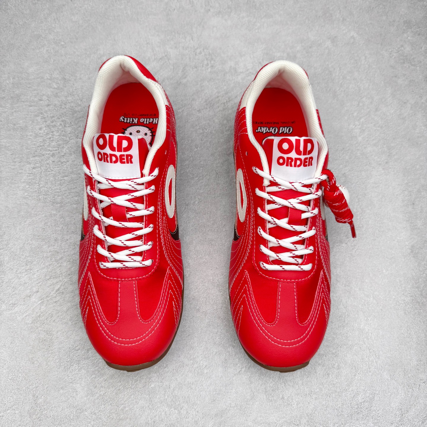 图片[2]-OLD ORDER Turbo-Lite芭蕾复古百搭德训鞋日常 防滑透气 低帮 生活休闲鞋 男女同款 OLD ORDER成立于2019年，其品牌含义为“|日秩序”——源于我们对现在过于整齐有序的环境秩序，每个人都循规蹈矩地活着产生的一种自我反省。品牌缩写为OO，即 ∞，意味着思想，格局，眼界的无穷大，足以让我们跳出现有的条条框框，将过于整齐有序的上世纪文化与未来趋势重组，让日时秩序下的自由在衣物上得以体现。而绝妙的改制手法，更是强调着我们对“抛开社会所加给人的包裹，还原本真自我”的美好追求，朋克运动和嬉皮士精神也在这个探索的过程中，与成衣设计融合为一体。实拍调校N版已经零色差零失真 百分百还原实物色彩所见即所得 不存在货不对板色差等低级问题 选购参考实物拍摄 不混卖不参货 只用心做好货严格选品 承诺混一赔十 尺码：36 36.5 37.5 38 38.5 39 40 40.5 41 42 42.5 43 44 44.5 45-选品中心