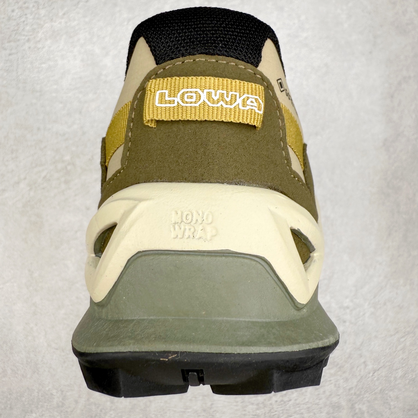 图片[8]-Lowa 漫游者2.0 舒适运动 减震防滑耐磨防水透气支撑轻便 低帮 户外功能鞋 1923年，LOWA诞生于德国南部巴伐利亚州的Jetzendorf一位名叫Johann Wagner的鞋匠手中。这位老鞋匠只在白天工作，晚上就陶醉在创作音乐的欢乐中。因而老鞋匠每天只能做几双鞋，但是每一双都质量上乘，不久这些鞋就闻名了德国，成为了最初的LOWA鞋。15年后，老鞋匠的儿子子承父业，并建立起了LOWA如今全球闻名、户外鞋领袖的地位。虽然历经90年，但当初老鞋匠精湛的制鞋工艺一直得以传承，纯手工的真诚与严谨也成为了LOWA秉承至今优良制鞋精神。实拍调校N版已经零色差零失真 百分百还原实物色彩所见即所得 不存在货不对板色差等低级问题 选购参考实物拍摄 不混卖不参货 只用心做好货严格选品 承诺混一赔十 尺码：36 36.5 37.5 38 38.5 39 40 40.5 41 42 42.5 43 44 44.5 45-选品中心