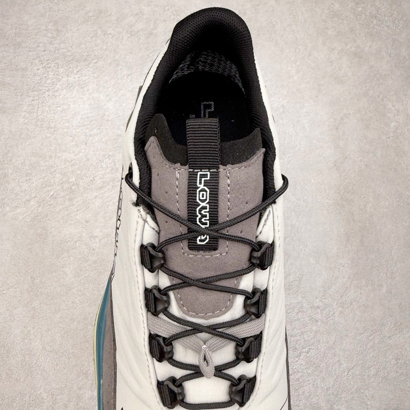 图片[5]-Lowa 漫游者2.0 舒适运动 减震防滑耐磨防水透气支撑轻便 低帮 户外功能鞋 1923年，LOWA诞生于德国南部巴伐利亚州的Jetzendorf一位名叫Johann Wagner的鞋匠手中。这位老鞋匠只在白天工作，晚上就陶醉在创作音乐的欢乐中。因而老鞋匠每天只能做几双鞋，但是每一双都质量上乘，不久这些鞋就闻名了德国，成为了最初的LOWA鞋。15年后，老鞋匠的儿子子承父业，并建立起了LOWA如今全球闻名、户外鞋领袖的地位。虽然历经90年，但当初老鞋匠精湛的制鞋工艺一直得以传承，纯手工的真诚与严谨也成为了LOWA秉承至今优良制鞋精神。实拍调校N版已经零色差零失真 百分百还原实物色彩所见即所得 不存在货不对板色差等低级问题 选购参考实物拍摄 不混卖不参货 只用心做好货严格选品 承诺混一赔十 尺码：36 36.5 37.5 38 38.5 39 40 40.5 41 42 42.5 43 44 44.5 45-选品中心