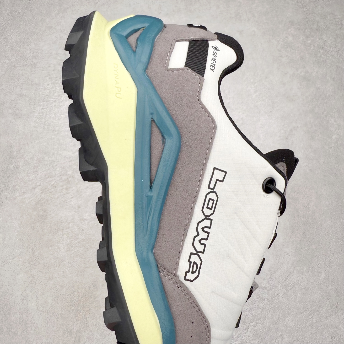 图片[6]-Lowa 漫游者2.0 舒适运动 减震防滑耐磨防水透气支撑轻便 低帮 户外功能鞋 1923年，LOWA诞生于德国南部巴伐利亚州的Jetzendorf一位名叫Johann Wagner的鞋匠手中。这位老鞋匠只在白天工作，晚上就陶醉在创作音乐的欢乐中。因而老鞋匠每天只能做几双鞋，但是每一双都质量上乘，不久这些鞋就闻名了德国，成为了最初的LOWA鞋。15年后，老鞋匠的儿子子承父业，并建立起了LOWA如今全球闻名、户外鞋领袖的地位。虽然历经90年，但当初老鞋匠精湛的制鞋工艺一直得以传承，纯手工的真诚与严谨也成为了LOWA秉承至今优良制鞋精神。实拍调校N版已经零色差零失真 百分百还原实物色彩所见即所得 不存在货不对板色差等低级问题 选购参考实物拍摄 不混卖不参货 只用心做好货严格选品 承诺混一赔十 尺码：36 36.5 37.5 38 38.5 39 40 40.5 41 42 42.5 43 44 44.5 45-选品中心