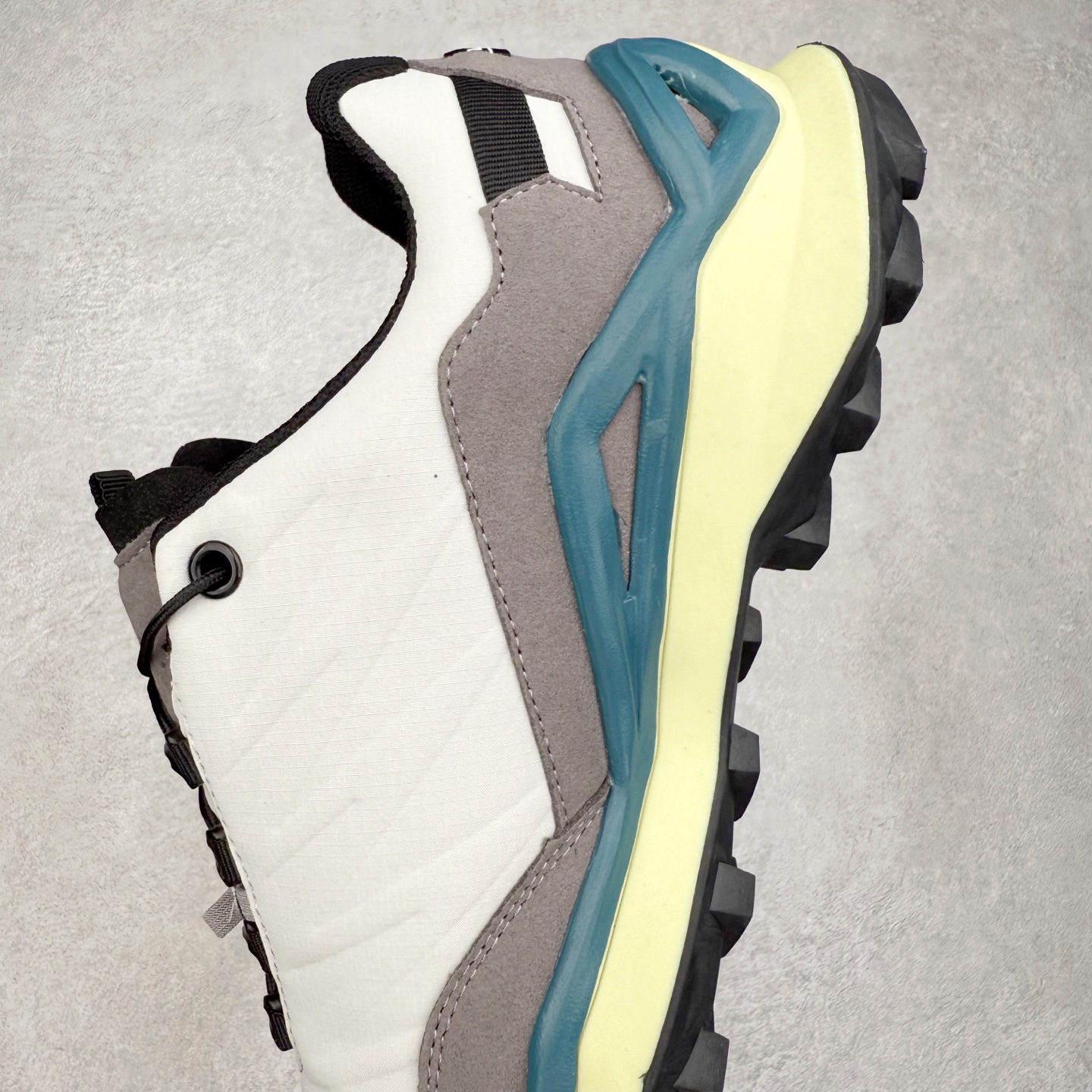 图片[7]-Lowa 漫游者2.0 舒适运动 减震防滑耐磨防水透气支撑轻便 低帮 户外功能鞋 1923年，LOWA诞生于德国南部巴伐利亚州的Jetzendorf一位名叫Johann Wagner的鞋匠手中。这位老鞋匠只在白天工作，晚上就陶醉在创作音乐的欢乐中。因而老鞋匠每天只能做几双鞋，但是每一双都质量上乘，不久这些鞋就闻名了德国，成为了最初的LOWA鞋。15年后，老鞋匠的儿子子承父业，并建立起了LOWA如今全球闻名、户外鞋领袖的地位。虽然历经90年，但当初老鞋匠精湛的制鞋工艺一直得以传承，纯手工的真诚与严谨也成为了LOWA秉承至今优良制鞋精神。实拍调校N版已经零色差零失真 百分百还原实物色彩所见即所得 不存在货不对板色差等低级问题 选购参考实物拍摄 不混卖不参货 只用心做好货严格选品 承诺混一赔十 尺码：36 36.5 37.5 38 38.5 39 40 40.5 41 42 42.5 43 44 44.5 45-选品中心