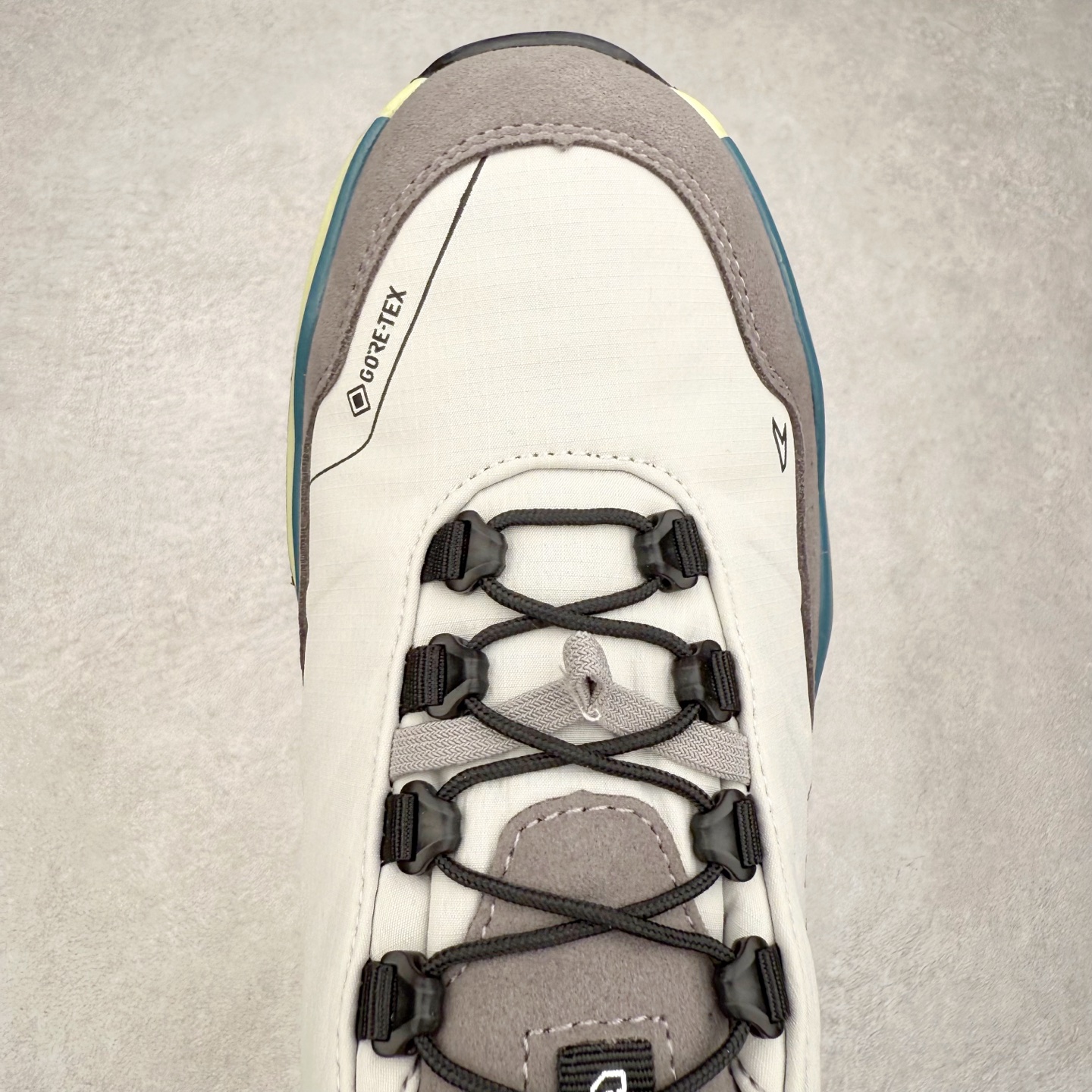 图片[4]-Lowa 漫游者2.0 舒适运动 减震防滑耐磨防水透气支撑轻便 低帮 户外功能鞋 1923年，LOWA诞生于德国南部巴伐利亚州的Jetzendorf一位名叫Johann Wagner的鞋匠手中。这位老鞋匠只在白天工作，晚上就陶醉在创作音乐的欢乐中。因而老鞋匠每天只能做几双鞋，但是每一双都质量上乘，不久这些鞋就闻名了德国，成为了最初的LOWA鞋。15年后，老鞋匠的儿子子承父业，并建立起了LOWA如今全球闻名、户外鞋领袖的地位。虽然历经90年，但当初老鞋匠精湛的制鞋工艺一直得以传承，纯手工的真诚与严谨也成为了LOWA秉承至今优良制鞋精神。实拍调校N版已经零色差零失真 百分百还原实物色彩所见即所得 不存在货不对板色差等低级问题 选购参考实物拍摄 不混卖不参货 只用心做好货严格选品 承诺混一赔十 尺码：36 36.5 37.5 38 38.5 39 40 40.5 41 42 42.5 43 44 44.5 45-选品中心