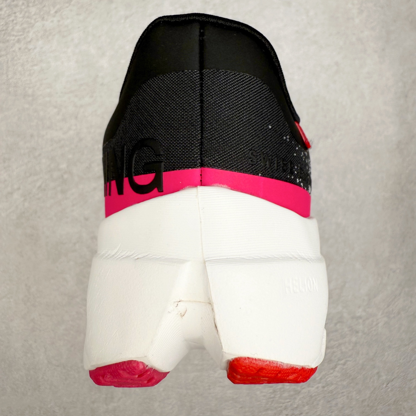 图片[8]-On昂跑 Cloudsurfer Next Z5 舒适柔软低帮跑步鞋 此运动品牌 开创于2010年 缓震着陆、强效回弹、轻柔质感的设计构思始终是ON研制关键 与此同时基于“为全球提供革新性的跑步感受”信念 陆续推出了多款跑鞋及其以专业运动人体跑步工程学为设计关键的功能性跑步服饰设备 让跑者不费力气地畅快畅跑 尺码：36 36.5 37.5 38 38.5 39 40 40.5 41 42 42.5 43 44 44.5 45-选品中心