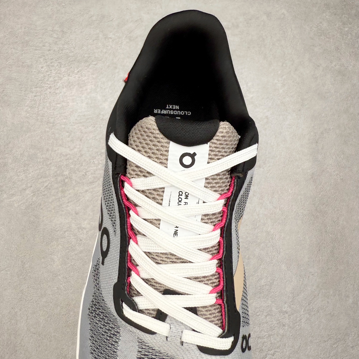 图片[5]-On昂跑 Cloudsurfer Next Z5 舒适柔软低帮跑步鞋 此运动品牌 开创于2010年 缓震着陆、强效回弹、轻柔质感的设计构思始终是ON研制关键 与此同时基于“为全球提供革新性的跑步感受”信念 陆续推出了多款跑鞋及其以专业运动人体跑步工程学为设计关键的功能性跑步服饰设备 让跑者不费力气地畅快畅跑 尺码：36 36.5 37.5 38 38.5 39 40 40.5 41 42 42.5 43 44 44.5 45-选品中心