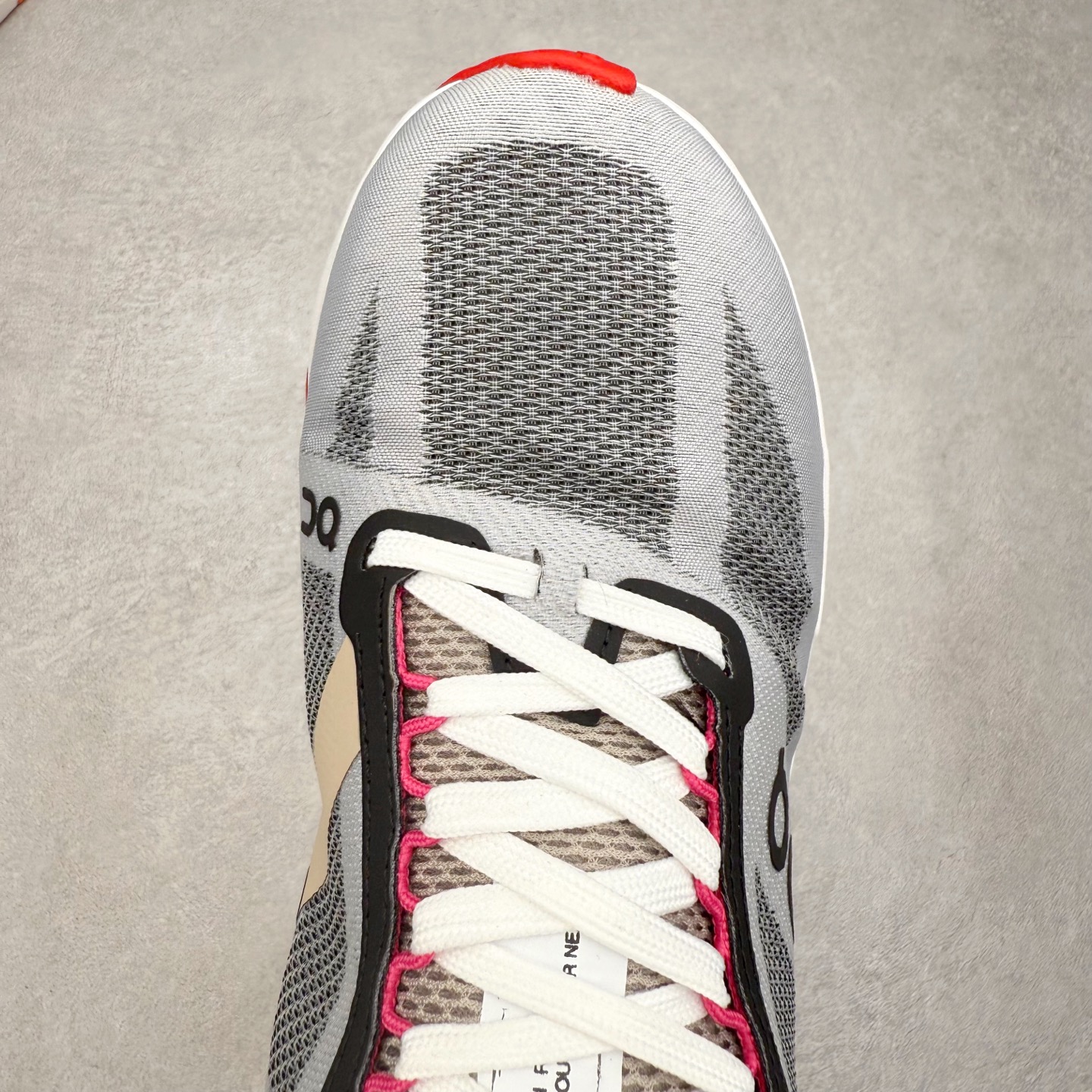 图片[4]-On昂跑 Cloudsurfer Next Z5 舒适柔软低帮跑步鞋 此运动品牌 开创于2010年 缓震着陆、强效回弹、轻柔质感的设计构思始终是ON研制关键 与此同时基于“为全球提供革新性的跑步感受”信念 陆续推出了多款跑鞋及其以专业运动人体跑步工程学为设计关键的功能性跑步服饰设备 让跑者不费力气地畅快畅跑 尺码：36 36.5 37.5 38 38.5 39 40 40.5 41 42 42.5 43 44 44.5 45-选品中心