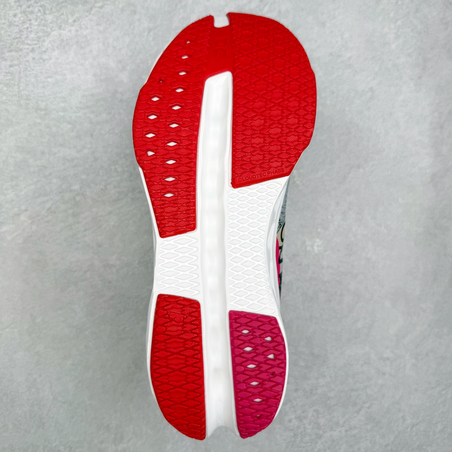 图片[9]-On昂跑 Cloudsurfer Next Z5 舒适柔软低帮跑步鞋 此运动品牌 开创于2010年 缓震着陆、强效回弹、轻柔质感的设计构思始终是ON研制关键 与此同时基于“为全球提供革新性的跑步感受”信念 陆续推出了多款跑鞋及其以专业运动人体跑步工程学为设计关键的功能性跑步服饰设备 让跑者不费力气地畅快畅跑 尺码：36 36.5 37.5 38 38.5 39 40 40.5 41 42 42.5 43 44 44.5 45-选品中心