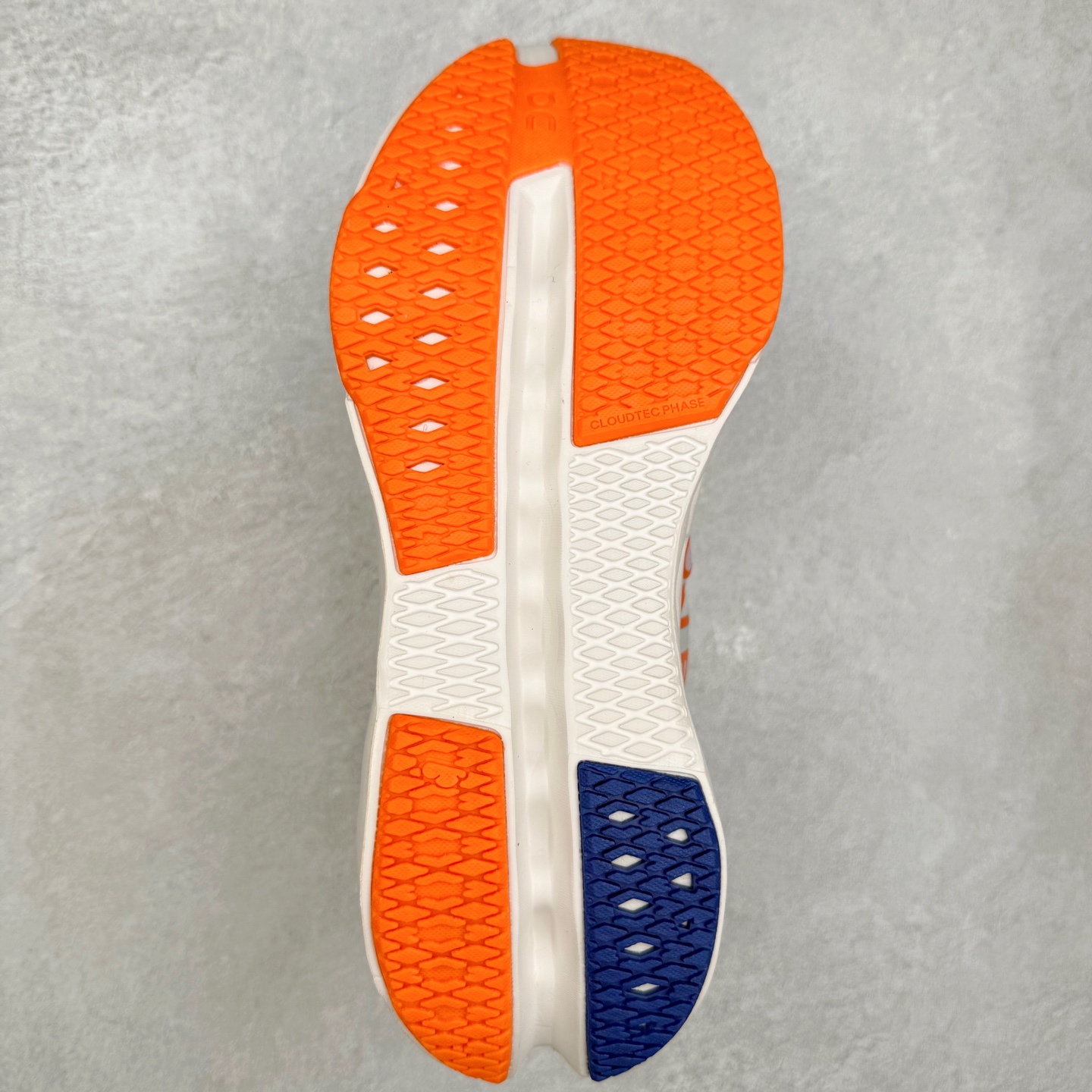 图片[9]-On昂跑 Cloudsurfer Next Z5 舒适柔软低帮跑步鞋 此运动品牌 开创于2010年 缓震着陆、强效回弹、轻柔质感的设计构思始终是ON研制关键 与此同时基于“为全球提供革新性的跑步感受”信念 陆续推出了多款跑鞋及其以专业运动人体跑步工程学为设计关键的功能性跑步服饰设备 让跑者不费力气地畅快畅跑 尺码：36 36.5 37.5 38 38.5 39 40 40.5 41 42 42.5 43 44 44.5 45-选品中心