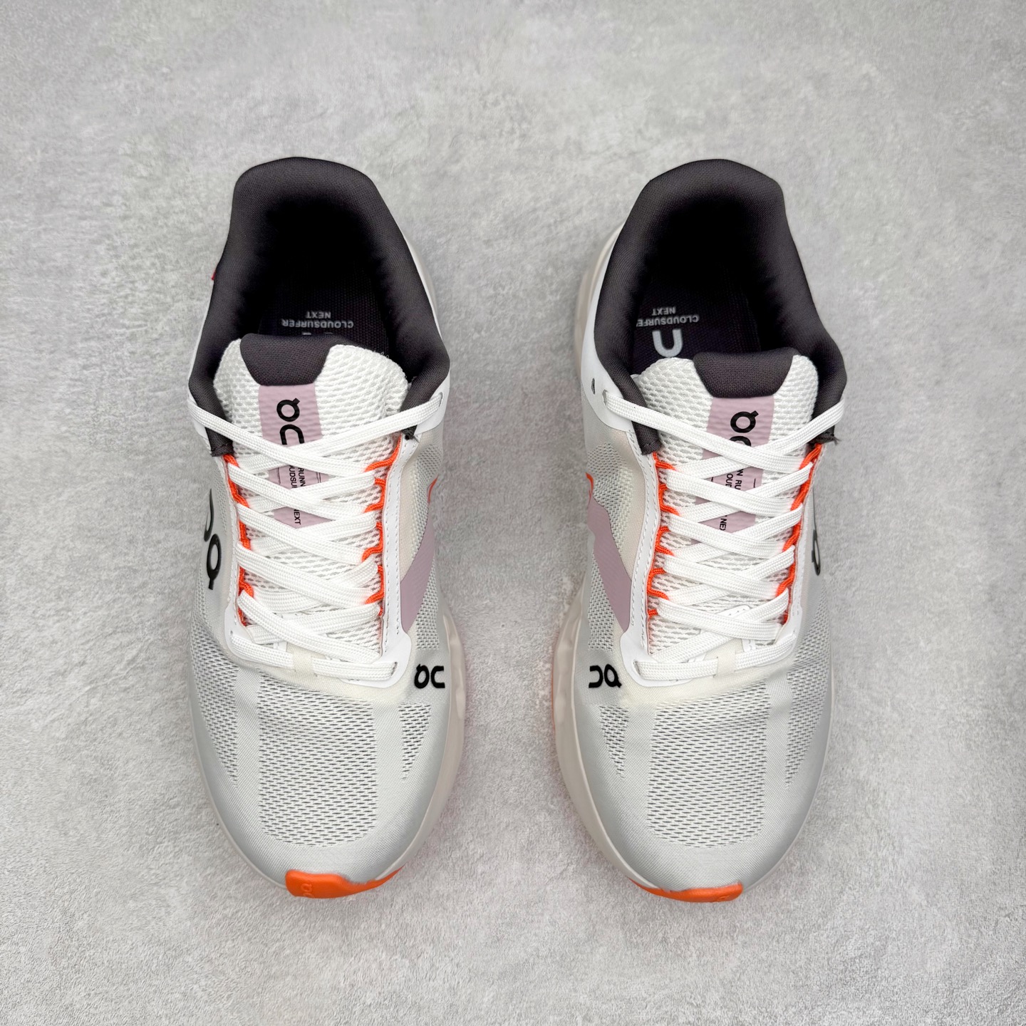 图片[2]-On昂跑 Cloudsurfer Next Z5 舒适柔软低帮跑步鞋 此运动品牌 开创于2010年 缓震着陆、强效回弹、轻柔质感的设计构思始终是ON研制关键 与此同时基于“为全球提供革新性的跑步感受”信念 陆续推出了多款跑鞋及其以专业运动人体跑步工程学为设计关键的功能性跑步服饰设备 让跑者不费力气地畅快畅跑 尺码：36 36.5 37.5 38 38.5 39 40 40.5 41 42 42.5 43 44 44.5 45-选品中心