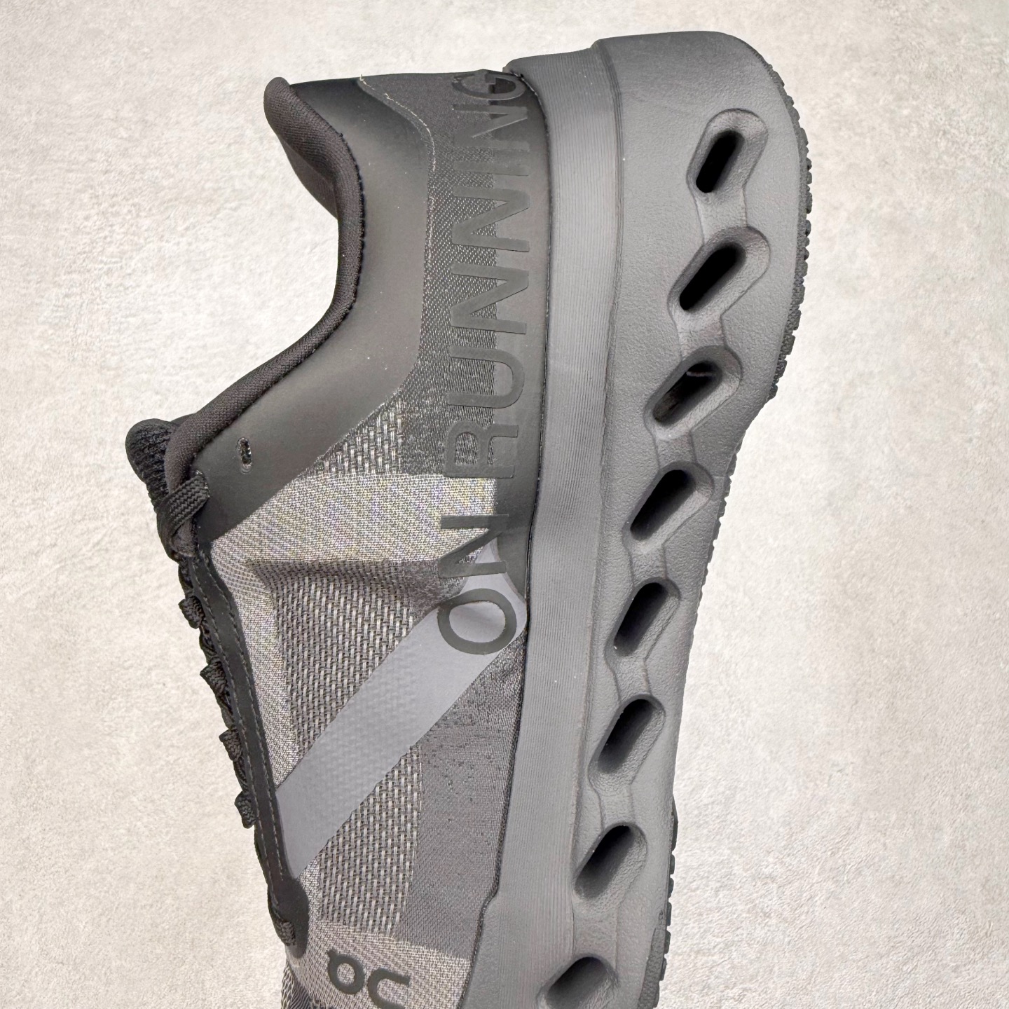 图片[7]-On昂跑 Cloudsurfer Next Z5 舒适柔软低帮跑步鞋 此运动品牌 开创于2010年 缓震着陆、强效回弹、轻柔质感的设计构思始终是ON研制关键 与此同时基于“为全球提供革新性的跑步感受”信念 陆续推出了多款跑鞋及其以专业运动人体跑步工程学为设计关键的功能性跑步服饰设备 让跑者不费力气地畅快畅跑 尺码：36 36.5 37.5 38 38.5 39 40 40.5 41 42 42.5 43 44 44.5 45-选品中心